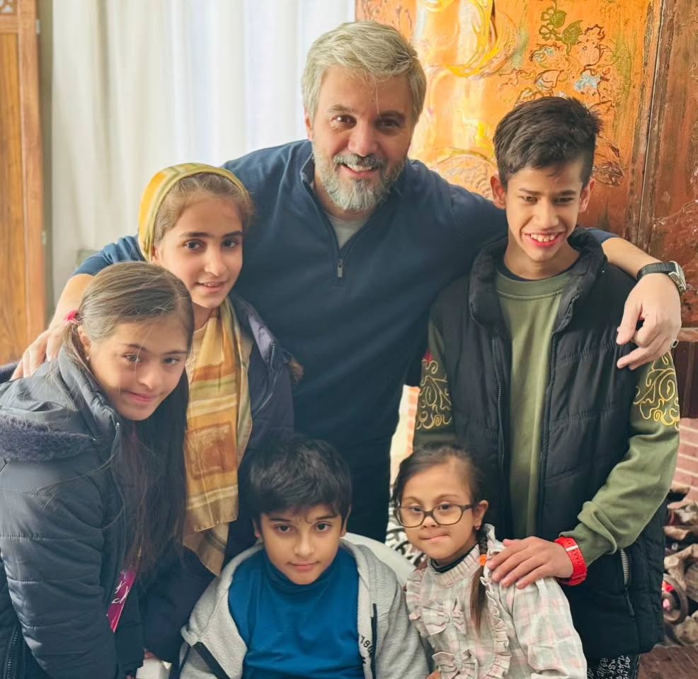 ،
رفقای قشنگِ من،
فرشته های دوست داشتنیِ سندرم داون
و محمد مهدی قهرمانِ کوچک من🤍🧿
،
ممنون که با حضورتون قابهای زخمکاری رو خوشرنگ میکنید بچه ها🙏🏻🤍🎬🙏🏻
،
،
#سندروم_داون
#توانیاب
#زخم_کاری
،
@mohammadhosein.mahdavian