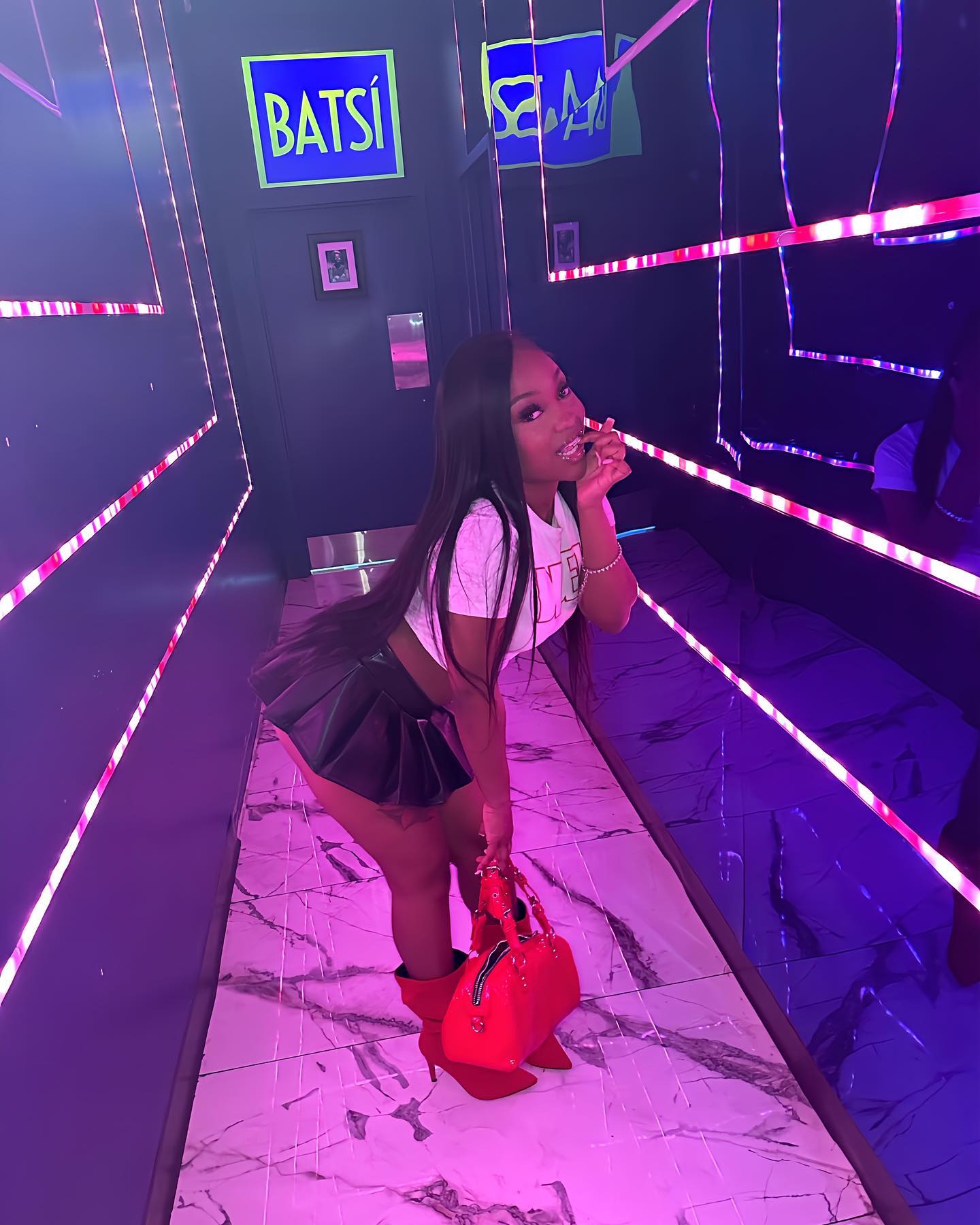 brownskin she bad af, I told da 💁🏽♀️ to strike a pose
-
-
-
#tralynnceleste #explore #explorepage