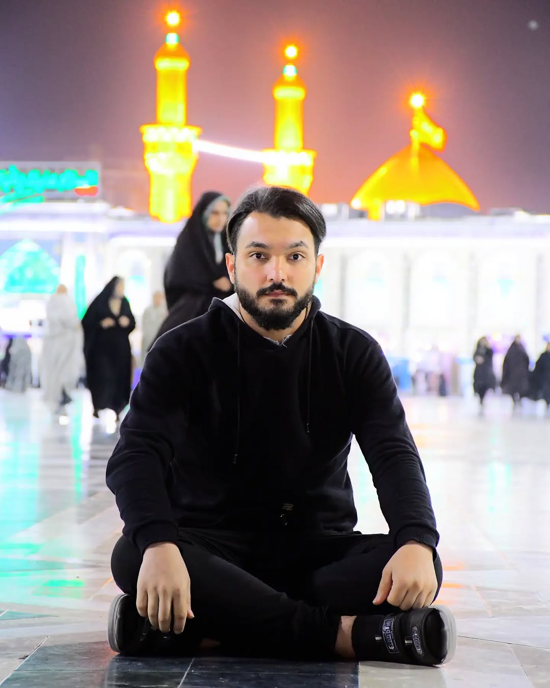 .
مهم نیست چه روز و چه ماهو چه سالی به دنیا اومدیم
مهم اتفاق هاییه که تو جریان زندگی آدم رخ میده!
اتفاق هایی که وجود یک انسان رو بزرگ و عمیق میکنه
و این شروع به دنیا اومدنه…
یه سال دیگ گذشت سالی ک برام با شکست شروع شد ولی با موفقیت ادامه پیدا کرد.
اولش گریه کردم زمین خوردم ولی بعدش جوری خندیدم ک تمام خستگی و گریه هام از یاد رفت.
قشنگ بود تلخ و شیرین با هم بود یه سری آدما حک شدن تو قلبم بهم یاد دادن باید ادامه داد امسال باعث شد حس بهتری نسبت به خودم داشته باشم.
تولدم مبارک🦋🌱️
.
.
#تولد
#تولدم_مبارک