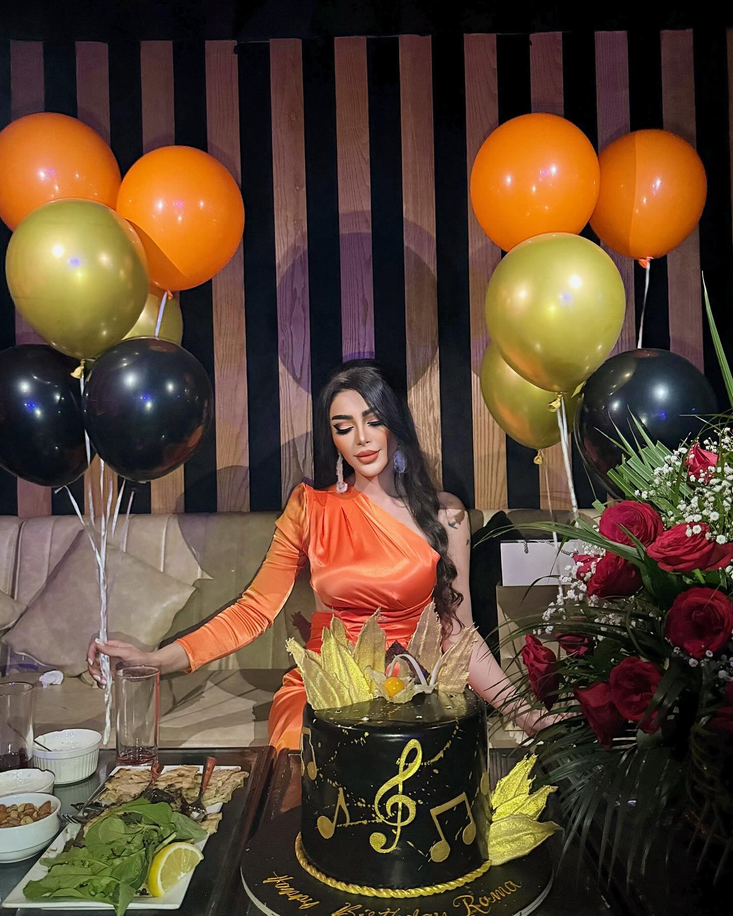 Birthday 2024 🎂🎉🎈🥳
هر یک سالی که بزرگتر میشی، بیشتر یاد میگیری که این گذر زندگی رو چه سخت بگیری چه آسون میگذره و اون چیزی که میمونه فقط تجربه س، یه وقتایی بعد از گذشت زمان میفهمی بعضی موقع ها برای چیزایی خیلی تلاش کردی که اصلا ارزش جنگیدن نداشتن و دست روزگار یهو ورق رو جوری برمیگردونه و زندگیت به سمتی میره که هیچوقت از قبل فکرش رو نمیکردی.
و در آخر مهم ترین چیزی که همیشه و توی هرزمانی ارزشش باقی میمونه آرامشه😊
اونی که باید دو دستی بچسبیش فقط آرامشته رفیق 🫶🧚♀️
#تولد#گذر_عمر#جشن_تولد#رفاقت#دوستی#مهمونی#دورهمی#تولدت_مبارک#دخترانه#اکسپلور#اینستاگرام#دبی#استایل#خواننده_زن#خواننده_ایرانی#عشق
