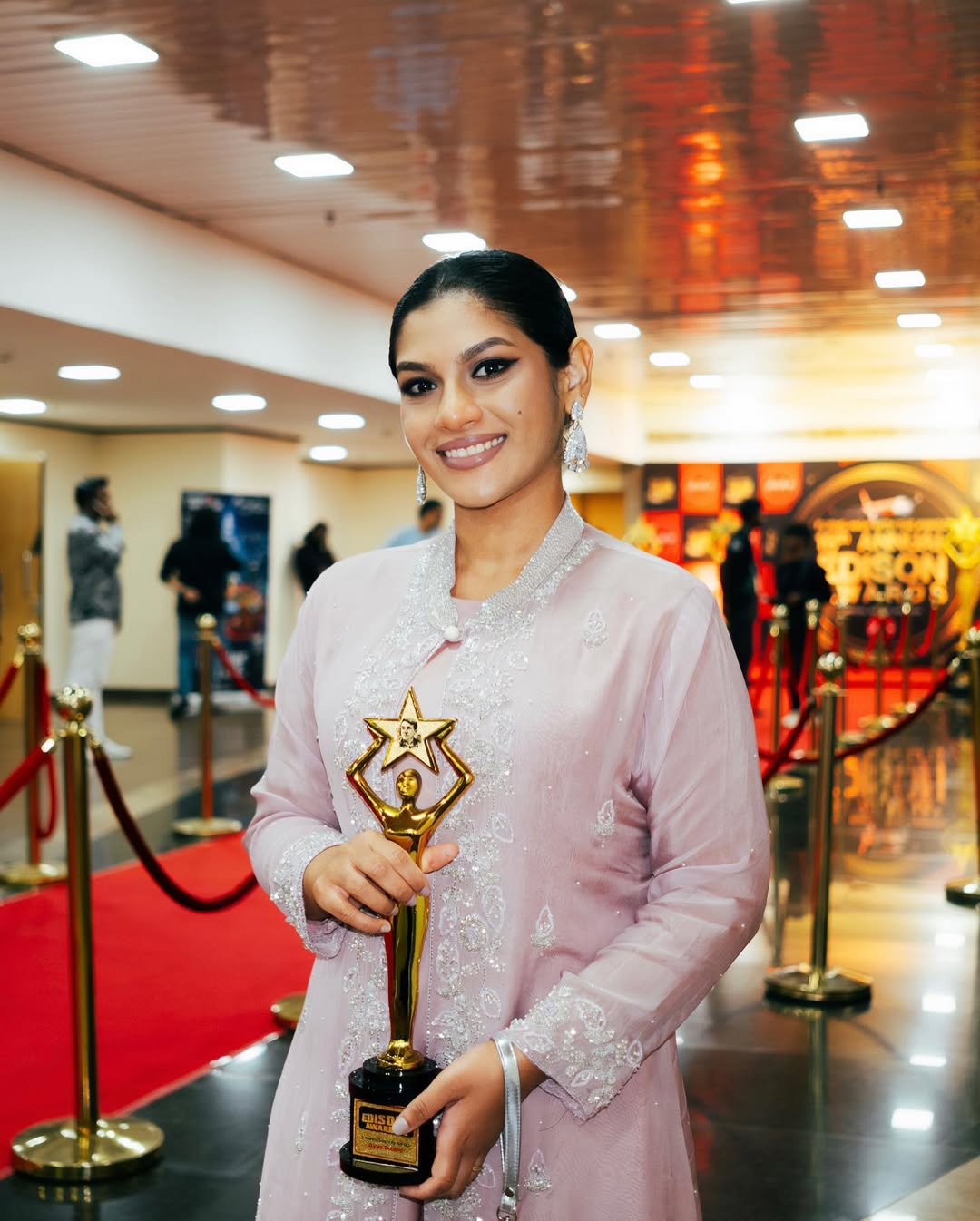 AYYO SAAMI — 𝙎𝙚𝙣𝙨𝙖𝙩𝙞𝙤𝙣𝙖𝙡 𝙎𝙤𝙣𝙜 𝙤𝙛 𝙩𝙝𝙚 𝙔𝙚𝙖𝙧 2023
thank you for this incredible honor Edison Awards, India 🇮🇳✨🇱🇰☺️
— i’d like to thank the whole Ayyo Saami team for their hard work; thank you Asmin ayya for your devotion and passion towards your craft 💜 @pottuvil_asmin
thank you to my thaththi and mommy for their never-ending love and blessings and for being my inspiration always; i’m so happy i was able to share this moment with them ❤️ @rookantha @chandralekhaperera
thank you to Sangeeth uncle and Renu aunty for their love, support, and blessings 🩷
thank you to @sanuka.musick for giving his all no matter what he does; for always being there for me 💖
and a big thank you to all our amazing fans.. 💛
all glory to my God 🤍✨
#ayyosaami #edisonawards #india #pottuvilasmin #sanukawickramasinghe #windygoonatillake #songoftheyear