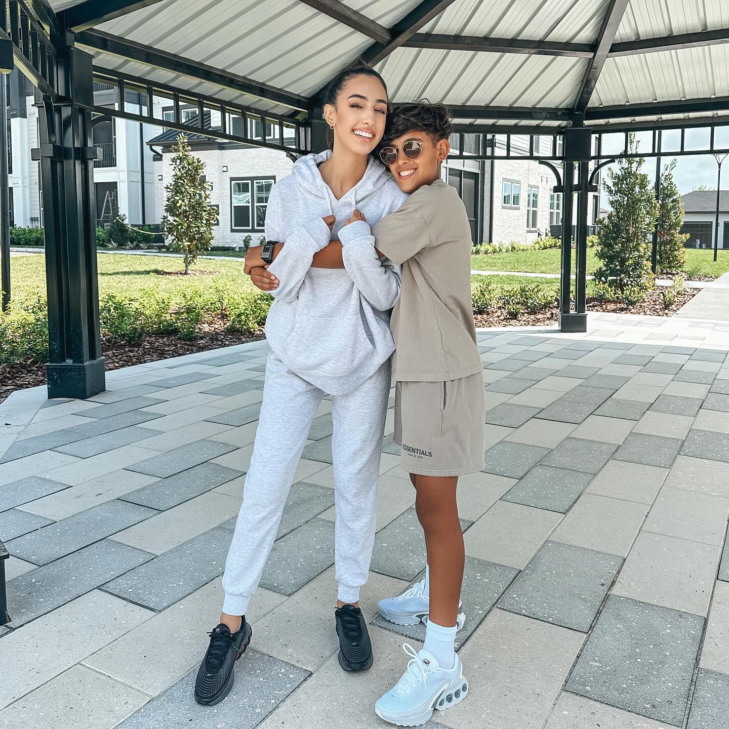 Kicking it in style with my “sole mate” this AirMAx month! 🥰 @hibbettsports #FeelTheUnreal #AirMaxDn #sponsored