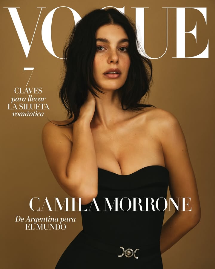 Dos patrias abrazan la identidad de #CamilaMorrone. De sus seis años en la actuación y con nueve proyectos a sus espaldas, ya comenzaron a vislumbrarse los frutos de su talento. Como el de su increíble trabajo en la serie #DaisyJonesAndTheSix, en la cinta #GonzoGirl o su más reciente proyecto, #Marmalade.
Pero más allá de la actuación, la actriz de raíces argentinas y nacida en Estados Unidos tiene otro superpoder, ese que solo se le concede a las personas que viven en carne propia el perseguir sus sueños y luchar por ellos desde cero. Este mes de abril, protagoniza nuestra portada de Vogue Latinoamérica y revela todo sobre su ascenso a la cima del estrellato y aquello que la mantiene con los pies bien enraizados a la tierra.
Fotografía: @zoeygrossman
Realización: @marissabaklayan
Entrevista: @julieta.otero
Peinado: @errolkaradag
Maquillaje: @alliesmithmakeup
Manicura: @nailsbyzola
Diseño de set: Colin Donahue
Producción: @kristenclaudette @lolaproduction
Director de entretenimiento: @sergiokletnoy
Head of Editorial Content: @karlamartinezdesalas