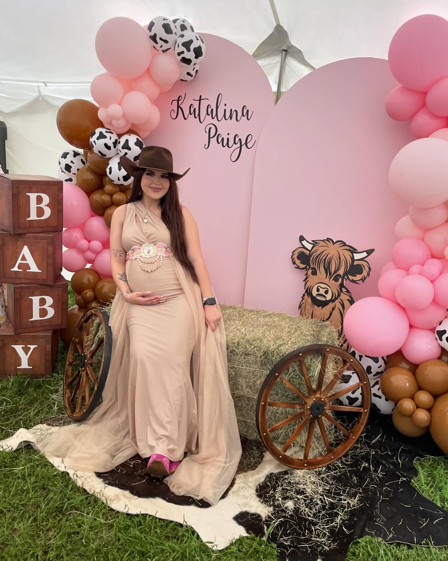 Counting down the days to meet my little cowgirl๐๐๐๐๐ซง๐ฆ
