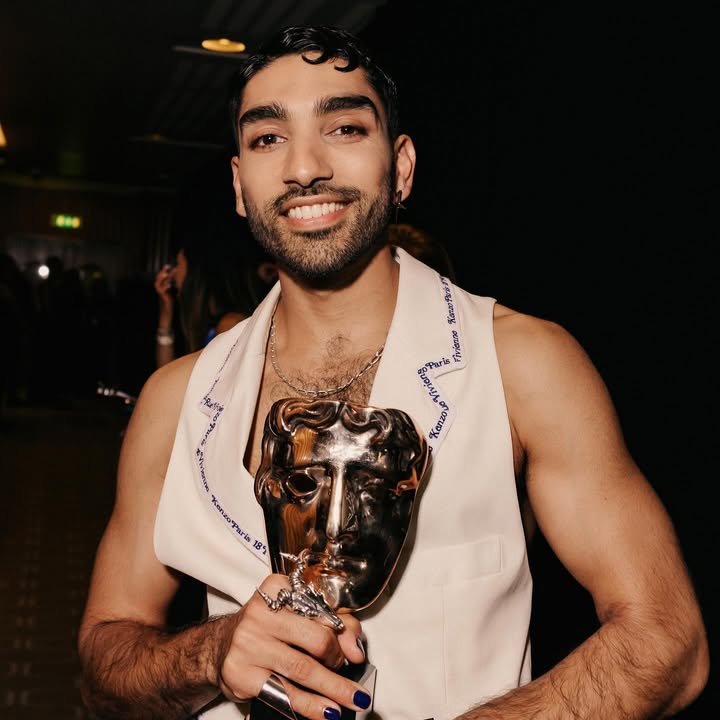 Your boy won 🥹
◉ Best Male Performance in a Comedy Programme ◉ Thank you to @bafta & the jury! The love for ‘JUICE’ has been unreal and I can’t tell you how much that means to me. Bring on series 2! And if you haven’t series 1, catch it on iplayer nowwww!
#BAFTATVAwards
Styled by @kamranrajput
Wearing @kenzo & @hublot
Jewelry @thegreatfrogldn & @lagworld
Makeup @susanamota
Hairstyling @chiesatohair
Haircut @salon64london
Photos @bafta @gettyentertainment @john_phillips_london @scottgarfitt