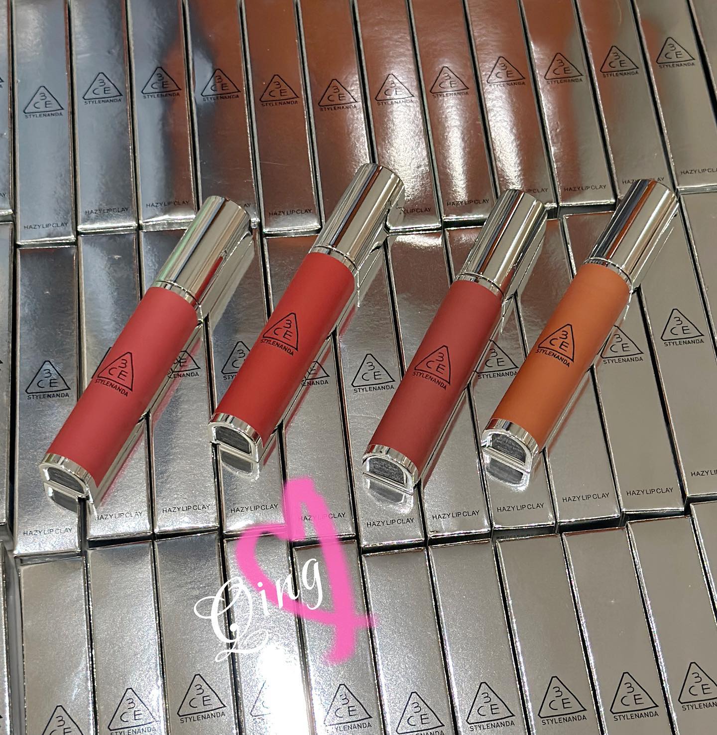 BRAND : 3CE
ប្រភេទ : Hazy lip clay
ពណ៌ : #hipamine #butterbeige #paintingcot #typegirl
តម្លៃនិងការកម្មង់ទិញ : https://t.me/qing131455