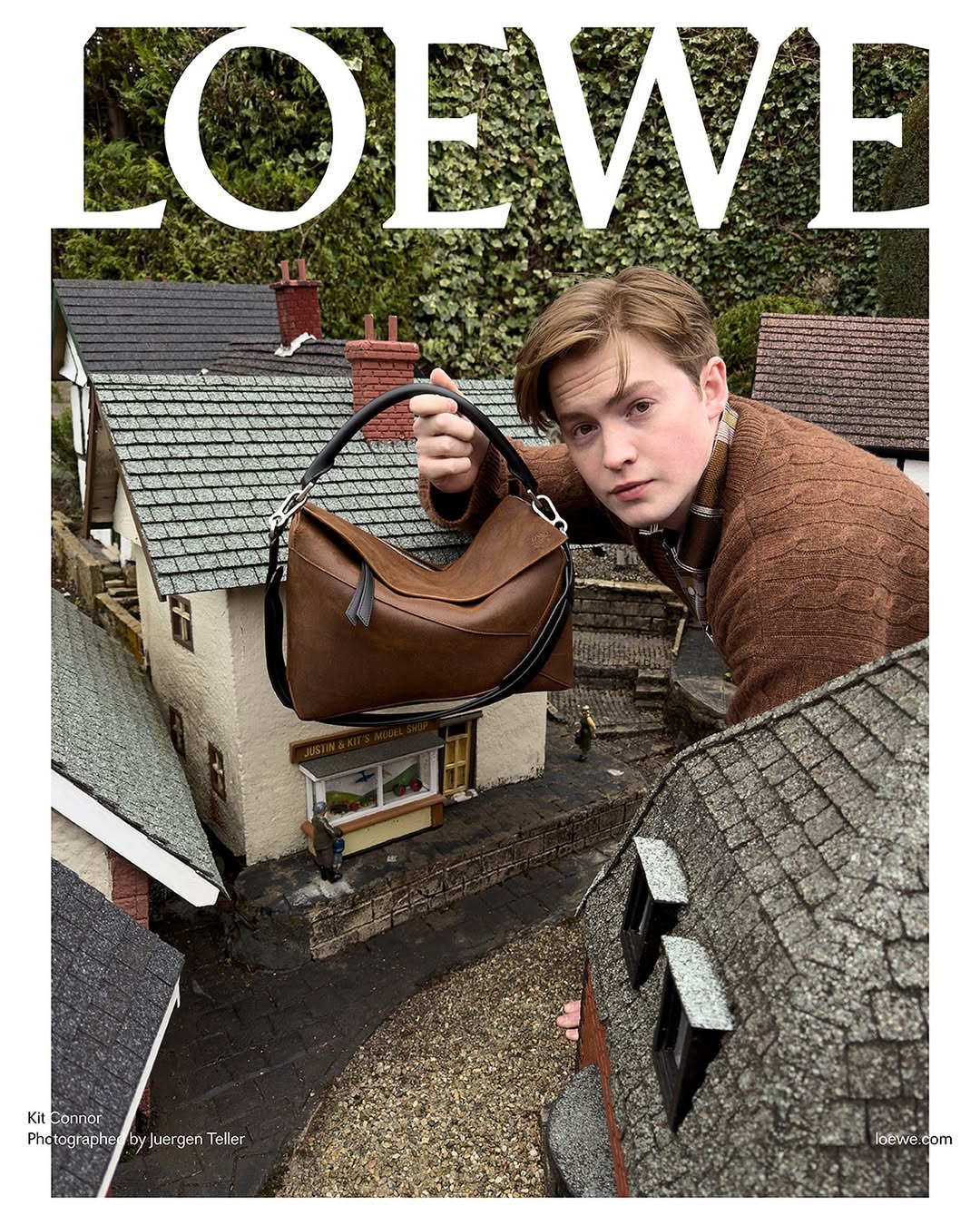 Kit Connor in the LOEWE Fall Winter 2024 precollection campaign.
Photography Juergen Teller
Creative direction Jonathan Anderson
Creative partner Dovile Drizyte
Styling Benjamin Bruno
Hair Keisuke Terada
Make up Daniel Sallstrom
Nails Ama Quashie
Production Holmes Production
#LOEWE
#LOEWEFW24