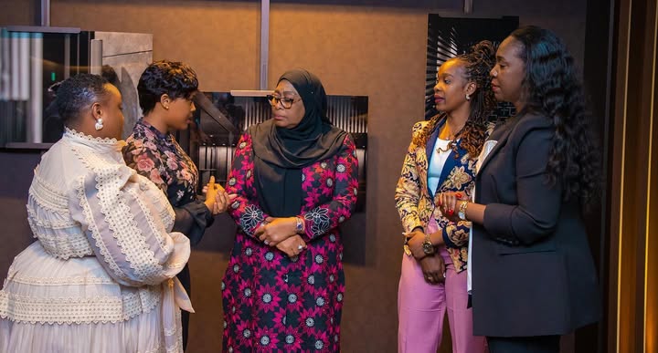 Mapema leo tukiongozwa na Mh Raisi @samia_suluhu_hassan Katika mkutano wa watayarishaji wa filamu KOREA pamoja na wasanii na watayarishaji wa filamu kutoka TANZANIA..! 🇹🇿
Mengi tumejadili Lakini kubwa linalo tia matumaini ni jinsi gani RAISI wetu anatambua sanaa Kama eneo muhimu lenye kutoa AJIRA kwa vijana na Watu Wazima wengi na kutaka kuhakikisha eneo Hili linapata nguvu na kuweza kusimama Kama wenzetu walivyoweza kufanya hivyo..!
Cc @ikulu_mawasiliano
#mamakazini🇹🇿💪🏻