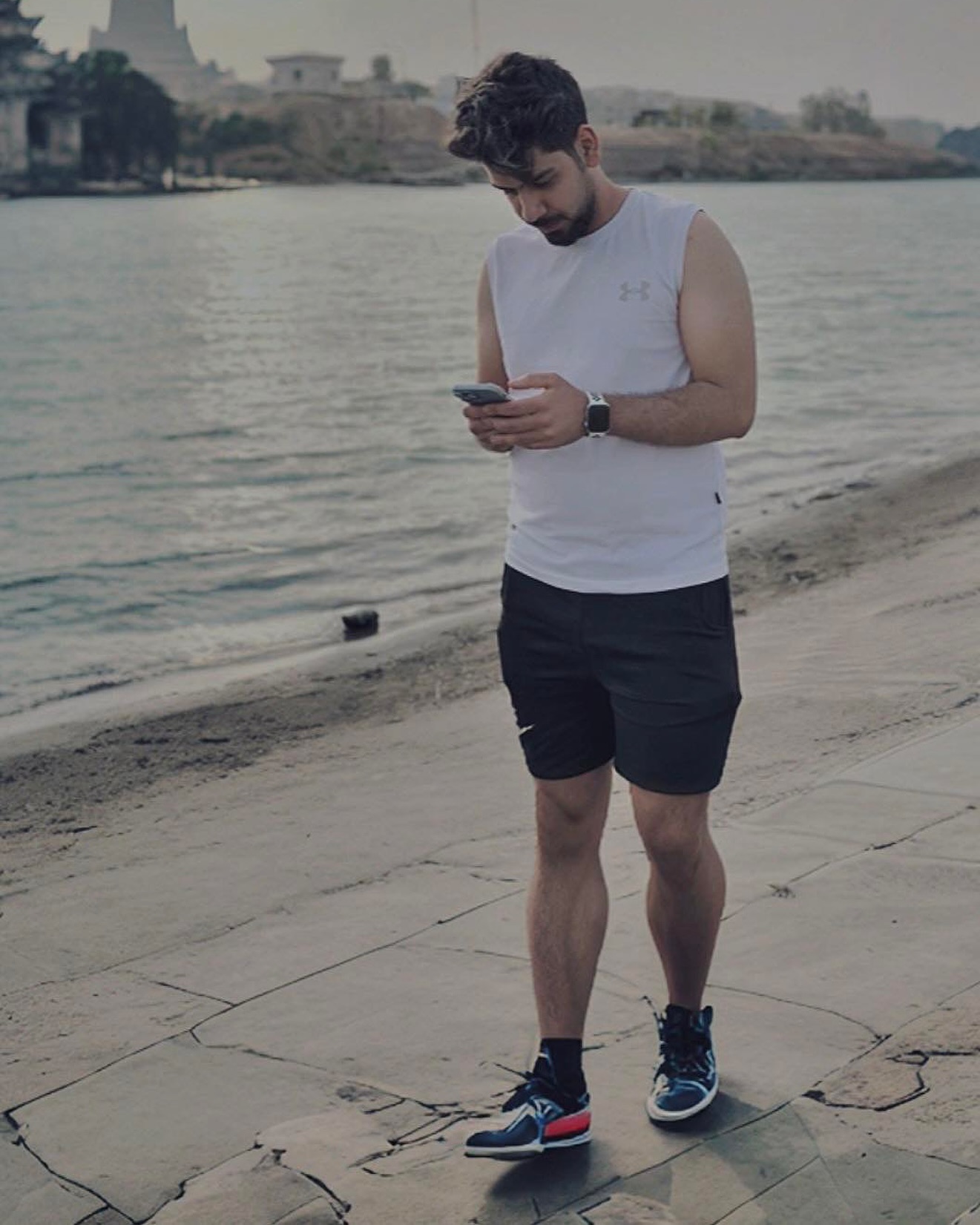 - المعمي بسوء النية ، لا يستحق جهد التبرير.