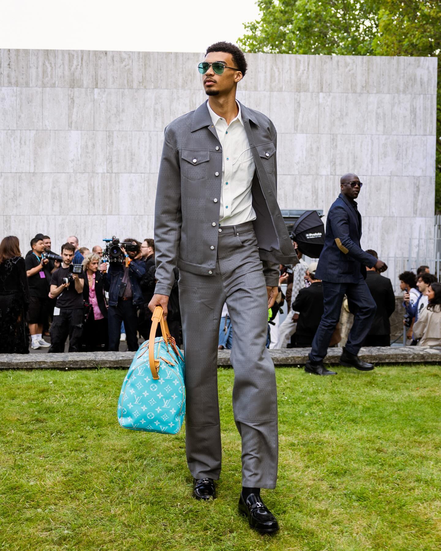 Le Monde Est À Vous 🌍 @louisvuitton