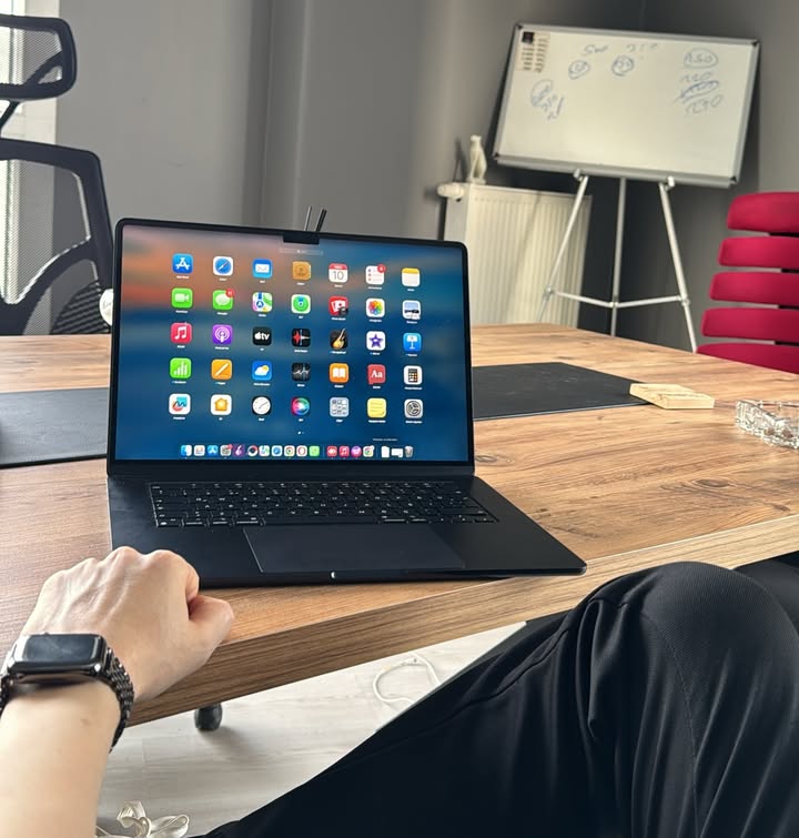 Business Man 🧑💻
Business Type ; Entrepreneur, Programmer, Developer, Social Media Expert, Digital Marketing Specialist , And Legal Consultancy.