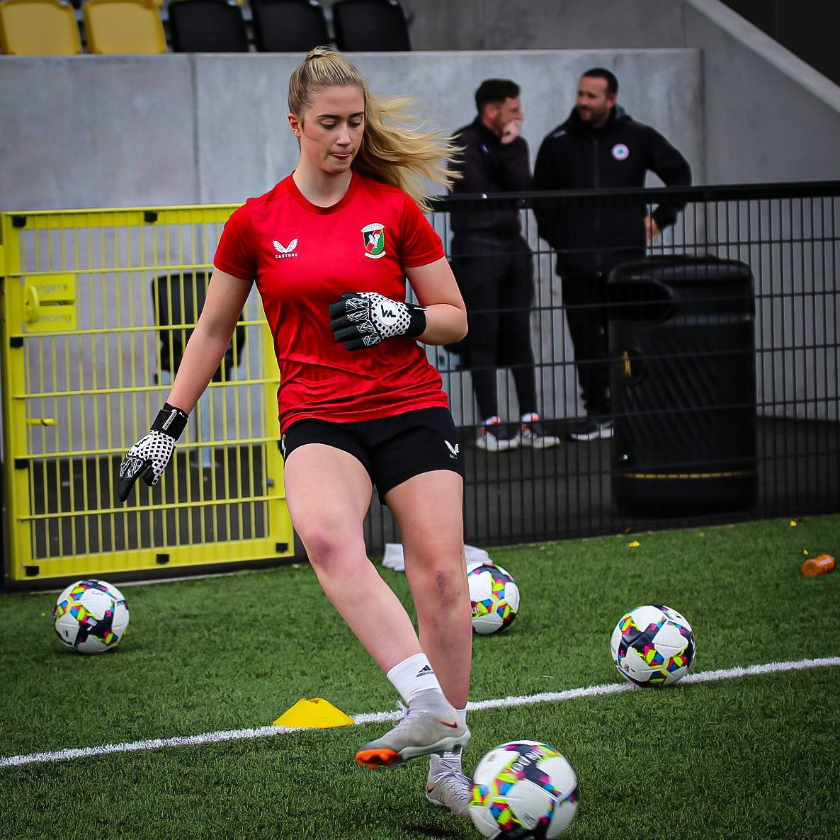 The gloves are back on 👀🧤
@glentoranwomenfc ⏳