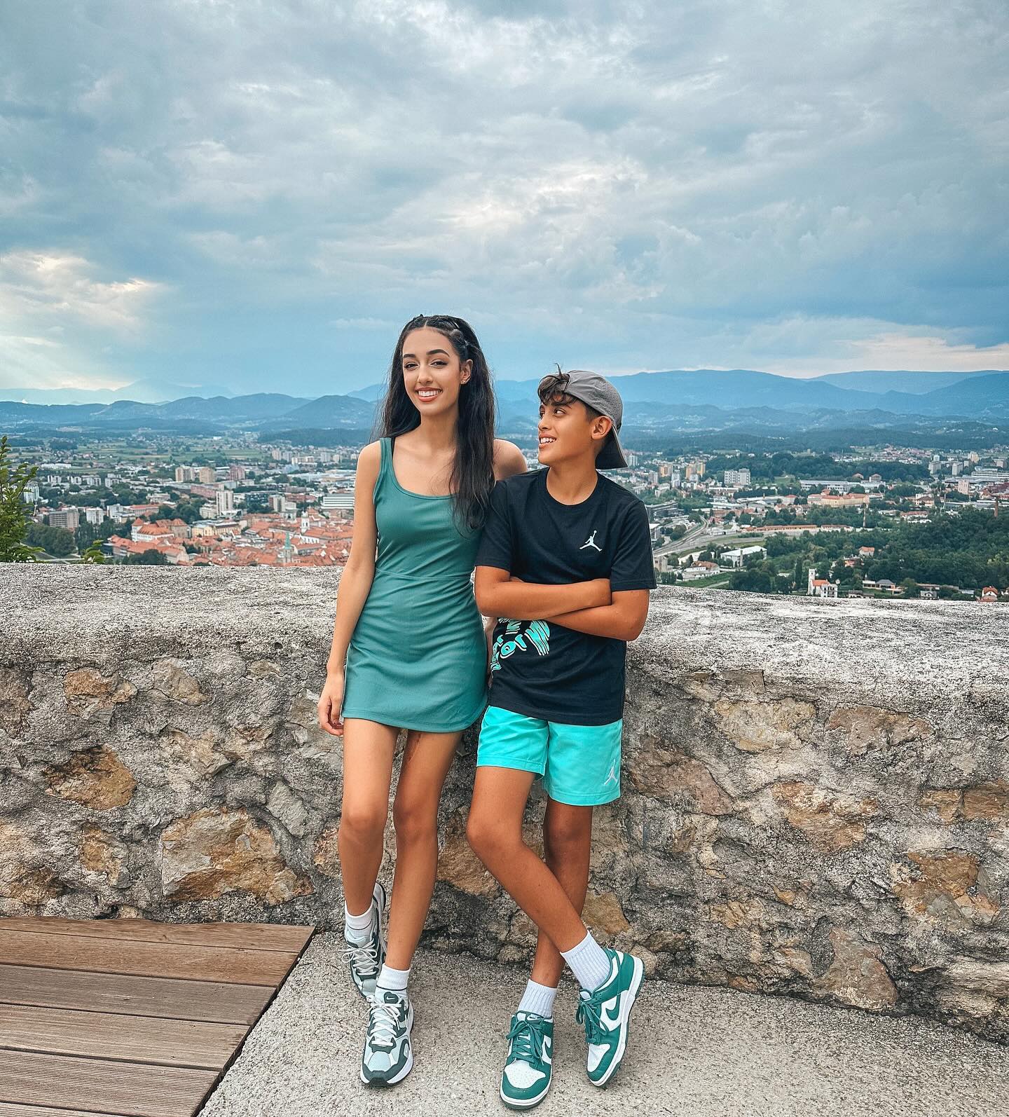 One of the most beautiful places, mom’s hometown. ❤️ Visiting this beautiful castle with a city view in @hibbettsports. #toetohead #ad #styledByHibbett