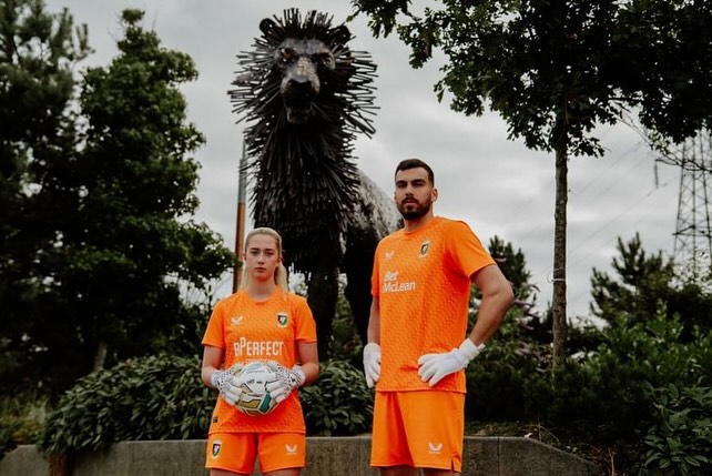 24/25 away 👀🧡