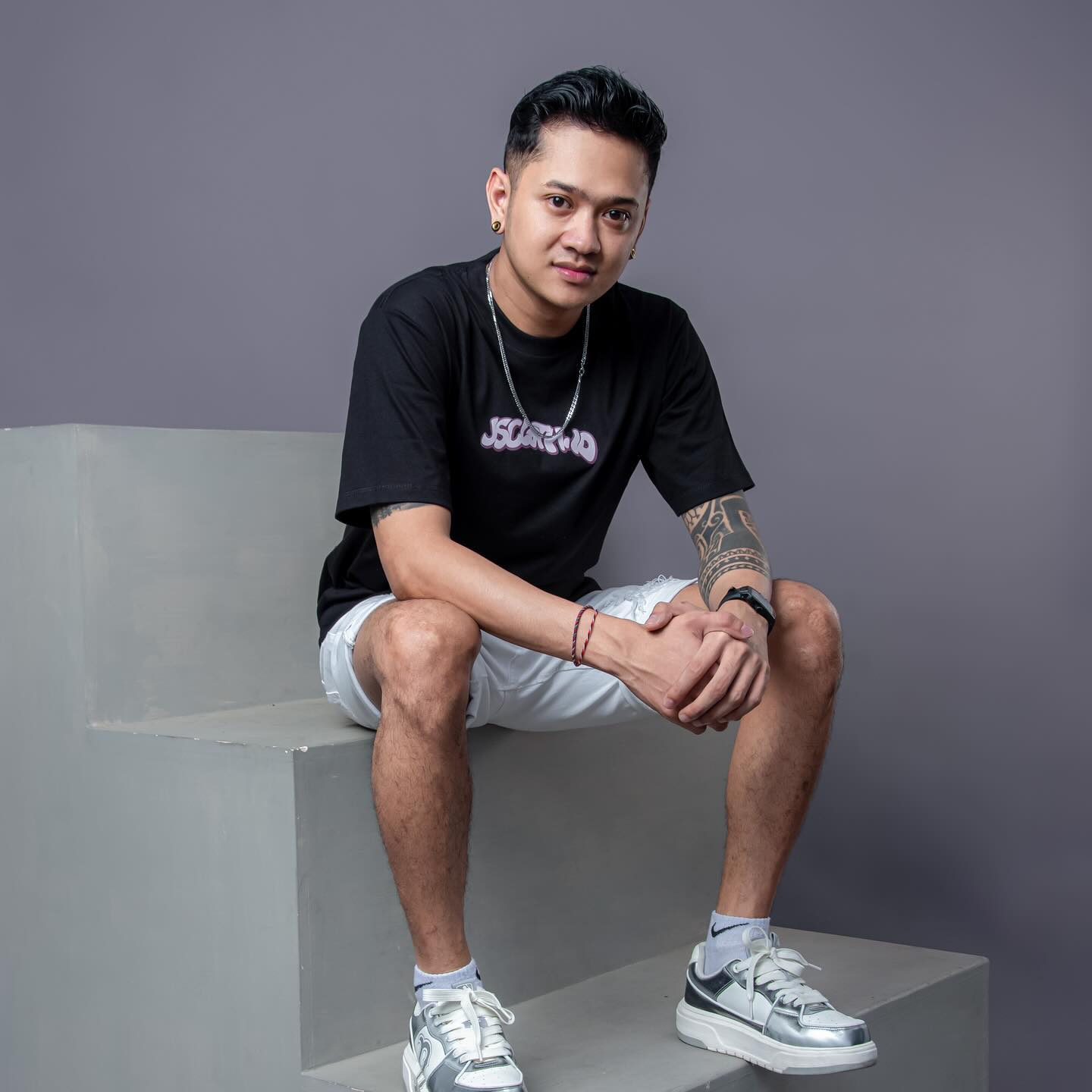 Lewati badainya, jangan ganti orangnya
Tetep kamu sampai selesai :)
Kaos by @jscloth.id