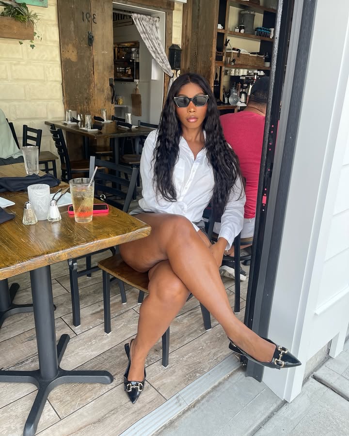 See how I am never in no drama. Very lowkey, very chill, very mature. @fashionnova