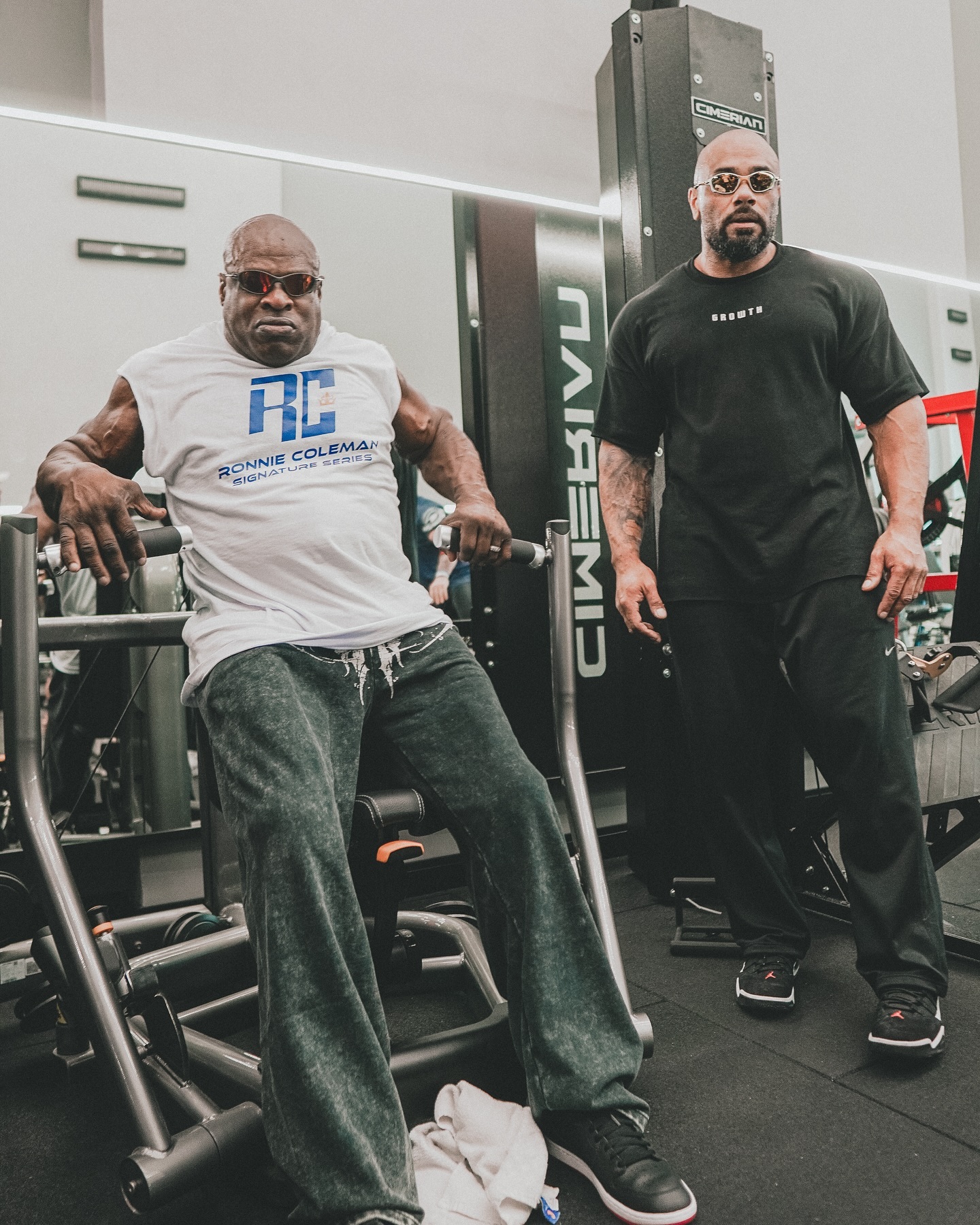 Esqueça tudo 🕶️🙅🏻♂️ @ronniecoleman8 x @juliobalestrinoficial na marra, de juliett 💥
@renato_cariani @juliobalestrinoficial @ronniecoleman8 @renan4fitclub #CTRC