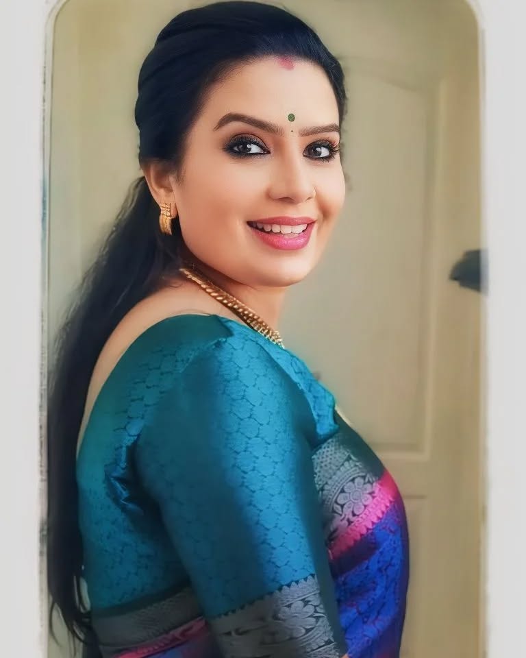 🌿Create your own sunshine 💙💜#punngaipoove #tamiserials #tamilactress #kollywood #vibe
#zeetamil #zeetamilserial