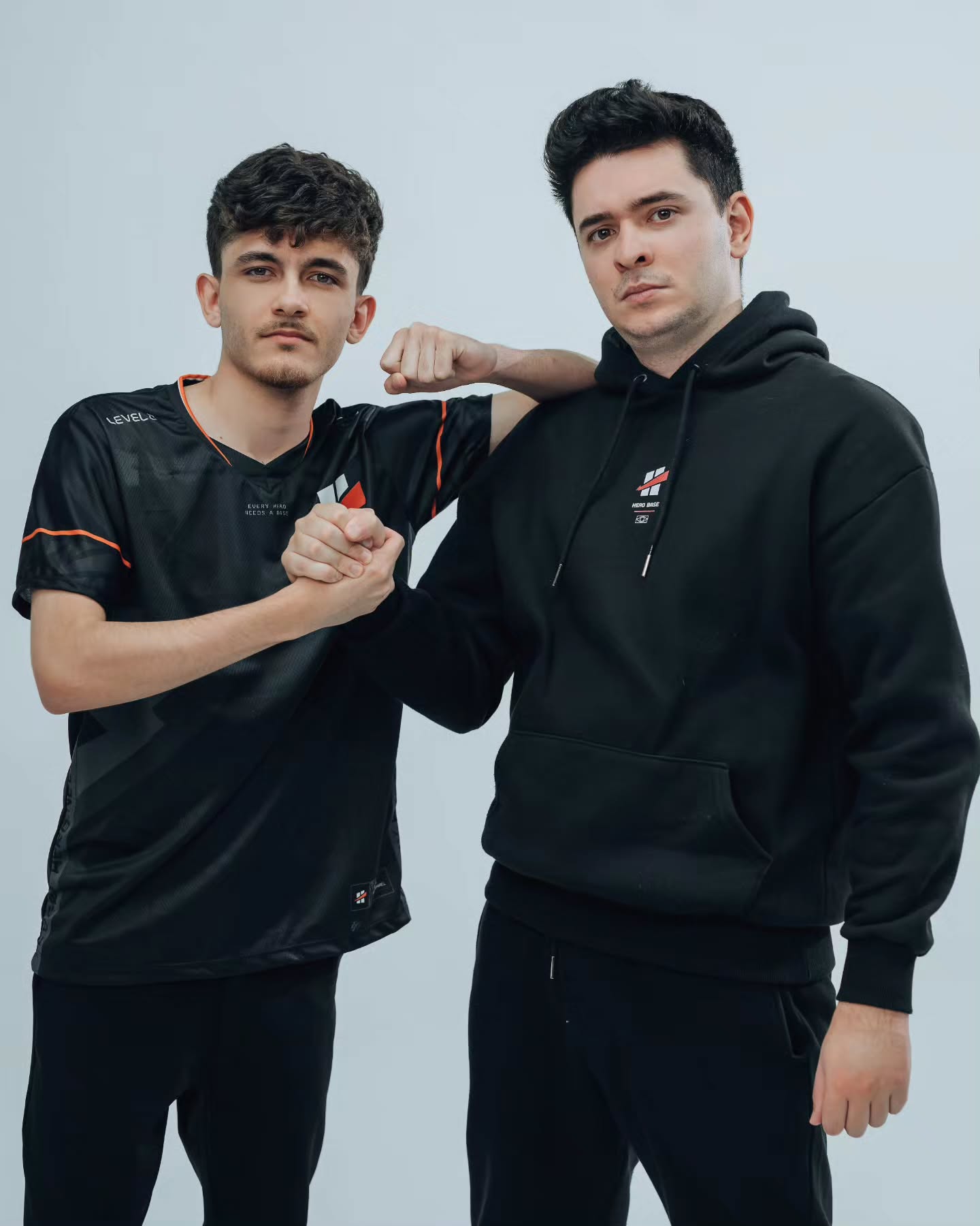 Finalmente juntei dinheiro para contratar o @suetam1v4 para a @herobase 😂
Seja bem-vindo meu amigooo 🚀