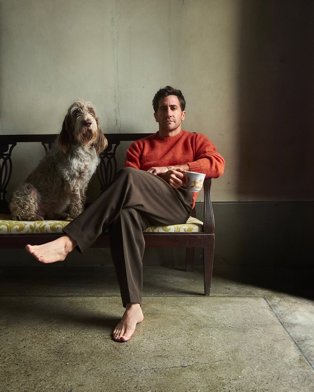 “Filming in the beautiful Villa Ginori, with its rich heritage, was an incredible experience. Ginori 1735 is an invitation to engage in the beauty of creativity at the table, and the atmosphere of Villa Ginori reflects that idea. Each piece made by the Maison can transform the instances of daily life into a creative expression.”
Jake Gyllenhaal
#Ginori1735 #JakeGyllenhaal #OrienteItaliano #Design #Porcelain #Tableware #Handcraft #MadeInItaly #Handmade