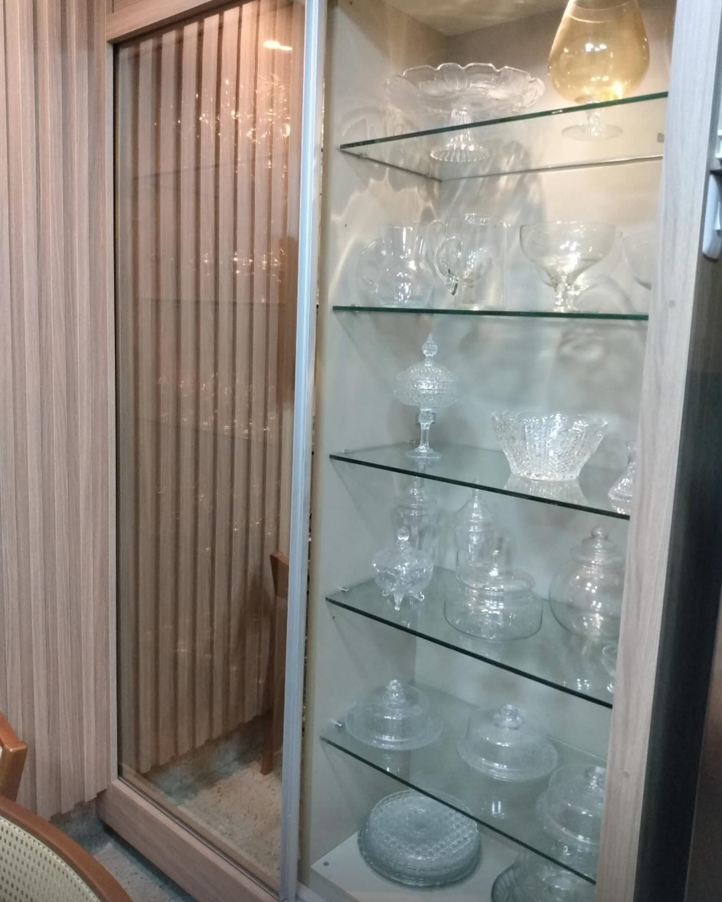 Cristaleira acoplada no armário da cozinha.
#cristaleira #organização #casaorganizada #personalorganizer #camposdosgoytacazes
