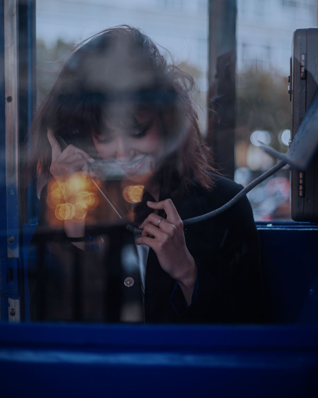 -What will the conversation be about?
-I’ll just smile at you into the phone.
-That’s all?
-And that’s all:)
ph: @whiteelf.jpg
mua: @whiteelf.jpg