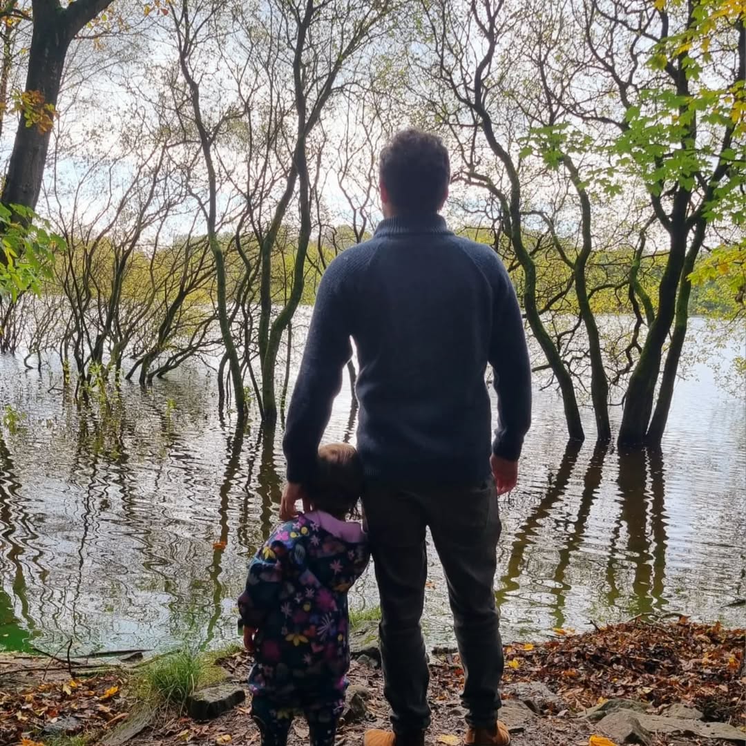 Daddy daughter moment by the autumn lake, I live for moments like this 😍
#autumn #fall #lake #hike