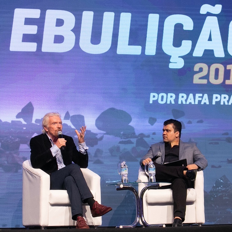 #tbt a 99 graus a água ainda não mudou de estado, basta 1 Grau pra ela entrar em Ebulição!! Em 2019 eu literalmente alcancei esse grau ao conhecer um dos maiores CRIADORES de nosso planeta, estou falando do Sir Richard Branson. Era dia do meu aniversário e pude receber conselhos, orientações e muita sabedoria. Mais de 4 mil empresários estavam lá e me lembro como se fosse hoje ouvindo as seguintes palavras
“ Nada será construído antes de ser imaginado, a diferença é que a imaginação de alguns, vai além dos limites que o mundo tenta impor… você esta preparado para imaginar aquilo que ainda não foi pensado? Quando acontecer, você vai construir algo único e potencialmente transformador para SI MESMO e para a HUMANIDADE”.
Reflita!
#negocios #ebulicao #empreendedorismo #imaginação