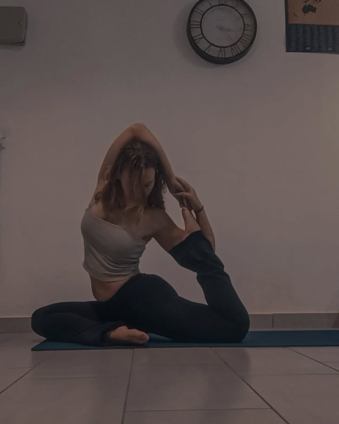 🖤✨
#mermaidpose
#pigeonposevariation
#yogapose #yogapractice
#hipopener #heartopener #aloyoga #alomoves