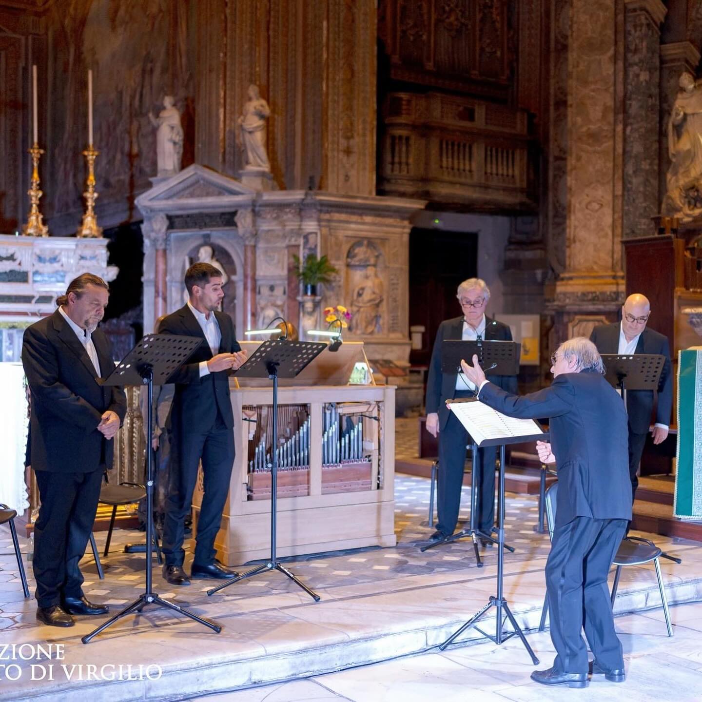 Qualche scatto dal concerto di domenica scorsa al Napoli Musica Sacra Festival.
“Venite, pastores!” | Musiche dj A. Nola, G. Conti
NOVA ARS CANTANDI
GIOVANNI ACCIAI, direttore
📷 @luca.petrucci94