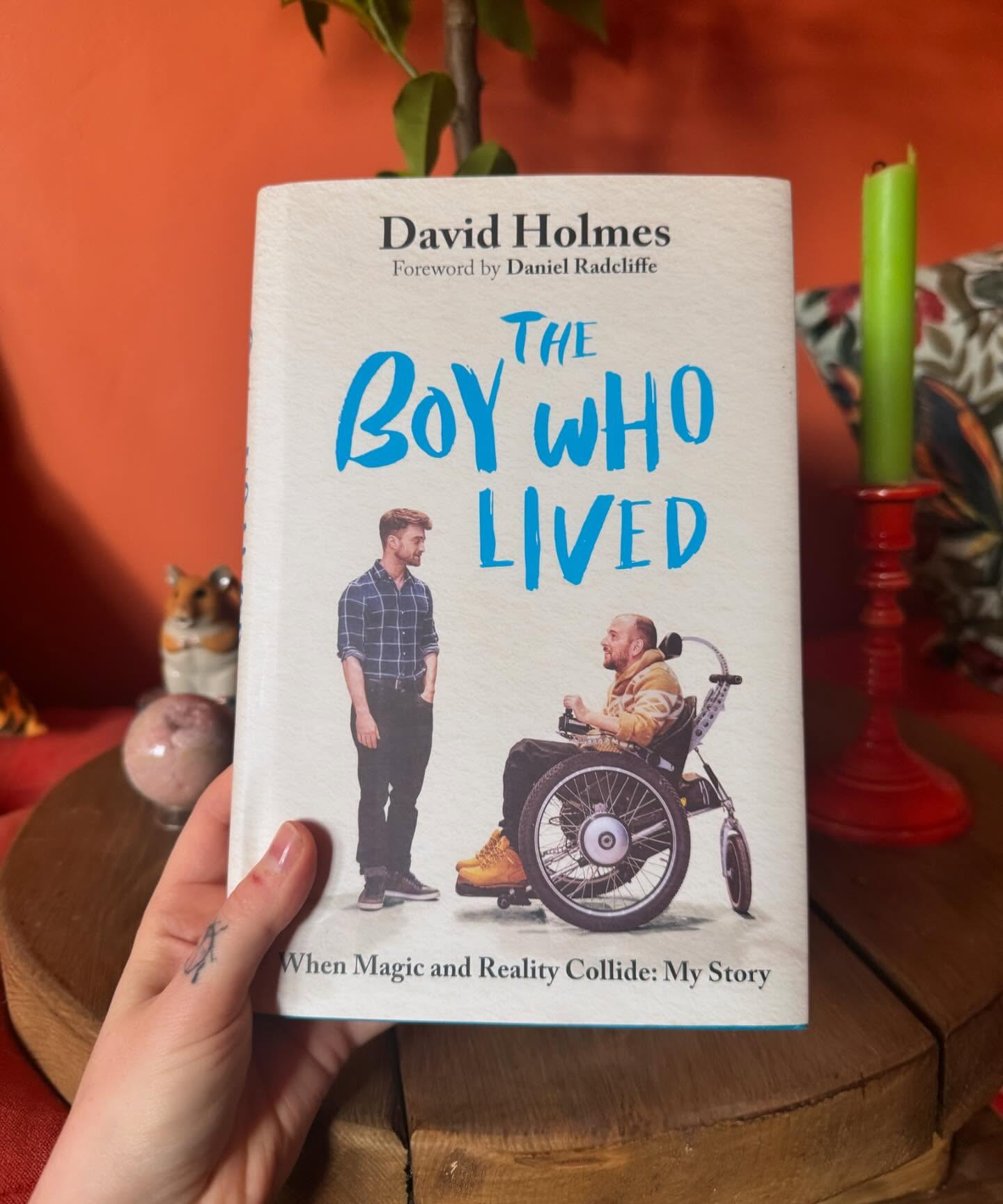 Just finished @davidholmes83 memoir and wanted to give it some love! 📖♥️
David was always so inclusive and friendly to everyone on the Harry Potter sets back in the day, which meant a lot to a newbie like me joining a well established family. He was a constant positive presence until the day he broke his neck performing a stunt and was paralysed from the chest down, so I was very intrigued to read an in-depth account of his physical and spiritual journey to heal. 💛
I’ve been fascinated by dancers and gymnasts my whole life, imagining that having that kind of power and capability in your body must feel like complete freedom 🤸 This book was such an interesting journey for following someone who could do pretty much anything with their body, to suddenly being so dependent on others to fulfil the most basic and personal functions. Having known him as a tirelessly positive person at the height of his profession, I was so surprised to learn how many demons David was running from that he used to propel him to accomplish incredible feats, and which he was then forced to confront when his life changed utterly. There were many parts that were difficult to read, such as the insight into the brutal machismo attitude that pervades much of the stunt world and the latter chapters where David was railing against his circumstances by turning to more destructive outlets, but I think the story is all the better for exposing the most painful and humbling aspects of his journey. It was also very funny, intimate and colourful, and ultimately brimming with love for humanity. It’s given me a much deeper appreciation for the work of stunt performers in film & tv, and for the importance of developing a spiritual life outside of the talents and passions we heavily identify with.
Congrats @davidholmes83 for your strength and vulnerability in writing this and please don’t ever stop sharing your stories!! ♥️♥️♥️