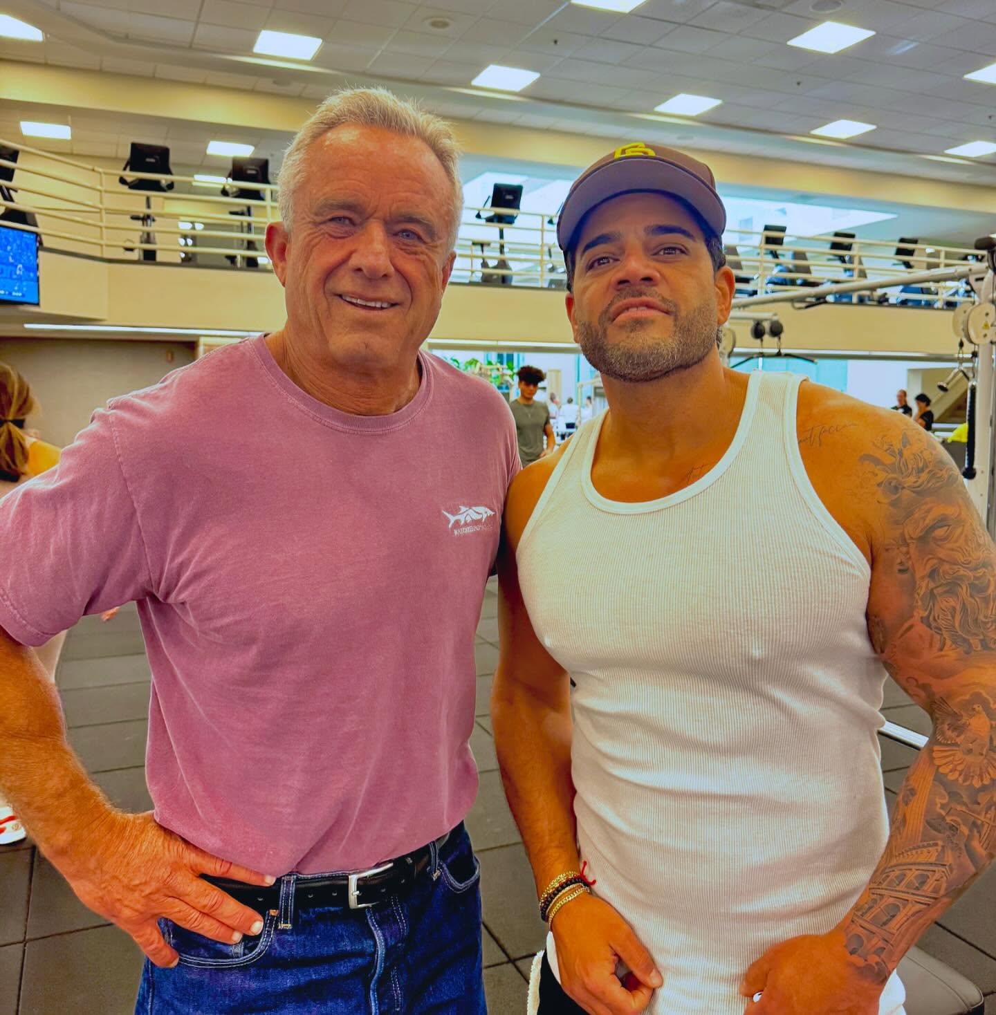 Just wrapped up a workout & had the pleasure of meeting @robertfkennedyjr at the gym! 💪🇺🇸
We talked fitness, health, and how to make America Healthy Again!!
It’s time to expose the cycle: BIG FOOD sells the POISON, and BIG PHARMA sells the “cure”.
Let’s break the chain with clean eating, strong bodies, and a nation fueled by truth and vitality.
Health is freedom. Who’s with us?
#MakeAmericaHealthy #FitnessRevolution #TruthInHealth #CleanLiving