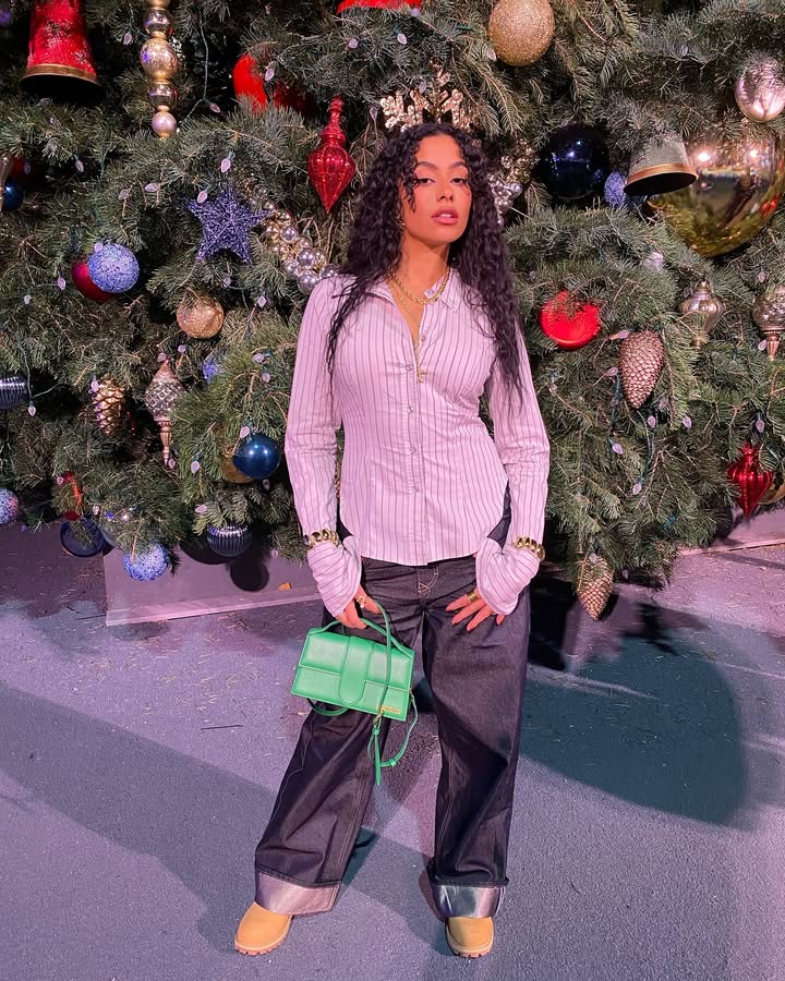 The most wonderful time of the year 🎄🌟
.
.
#inspo #aura #explore #fashionstyle #fashion #asos #urbandoutfitters #timberland #nyc #nycstyle #fashiontrends #sorjewelry #jacquemus