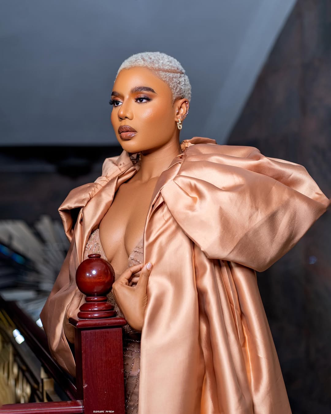 What's not to love? ๐
All slides Absolutely Beautiful ๐คฉ ๐ฅฐ๐ฅฐ
#hostwiththemost @nancyisimeofficial
Makeup:|| @sanola_studios
Photography:|| @elegant_phresh_photography
#nancyisime #thestallionawards2024
#sugarweddings #ondomua #akuremua #ukmua #sanolastudios #bellanaija #sanolastudios #explore #ekitievent #ekitiweddings #ekitieventvendors #ekitimua #makeupartistinadoekiti #fyp #ekitimakeupartist #adomua #adoekitimua