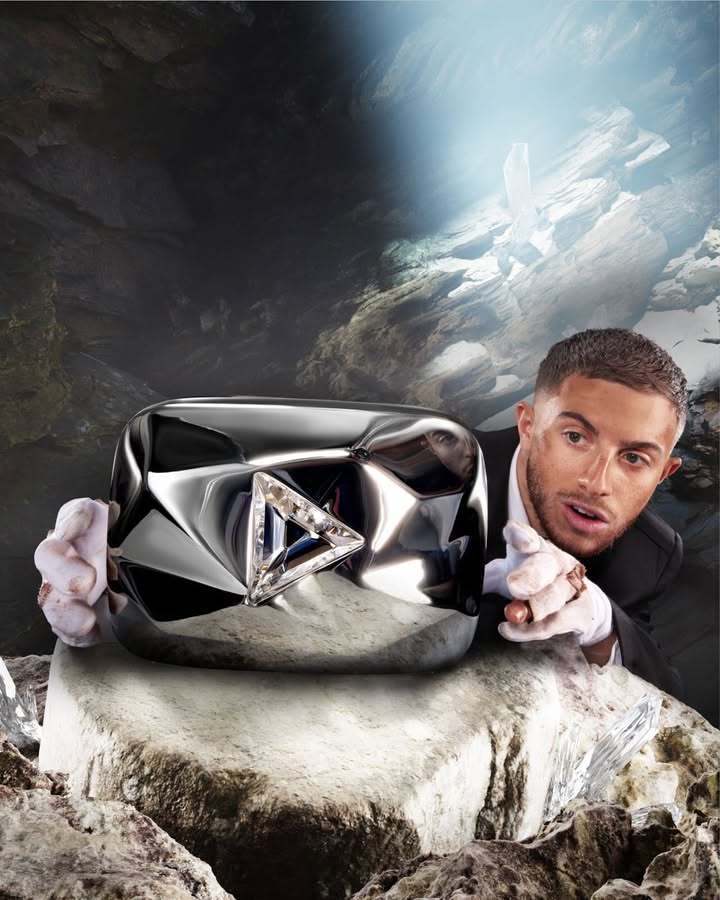 10M 💎⛏️
Merci pour tout 🤍
Photo : @alexipav
Light/Studio : @studio258_paris
Stylist : @___rrxii
CGI : @frayssemax
MUA : @emmatrote
Retouch : @azadehavije