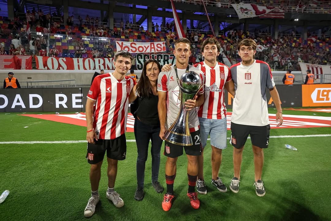 Que hermosa manera de cerrar el año
Somos campeones otra vez 🦁❤️
Gracias @edelpoficial ✊🏻✊🏻