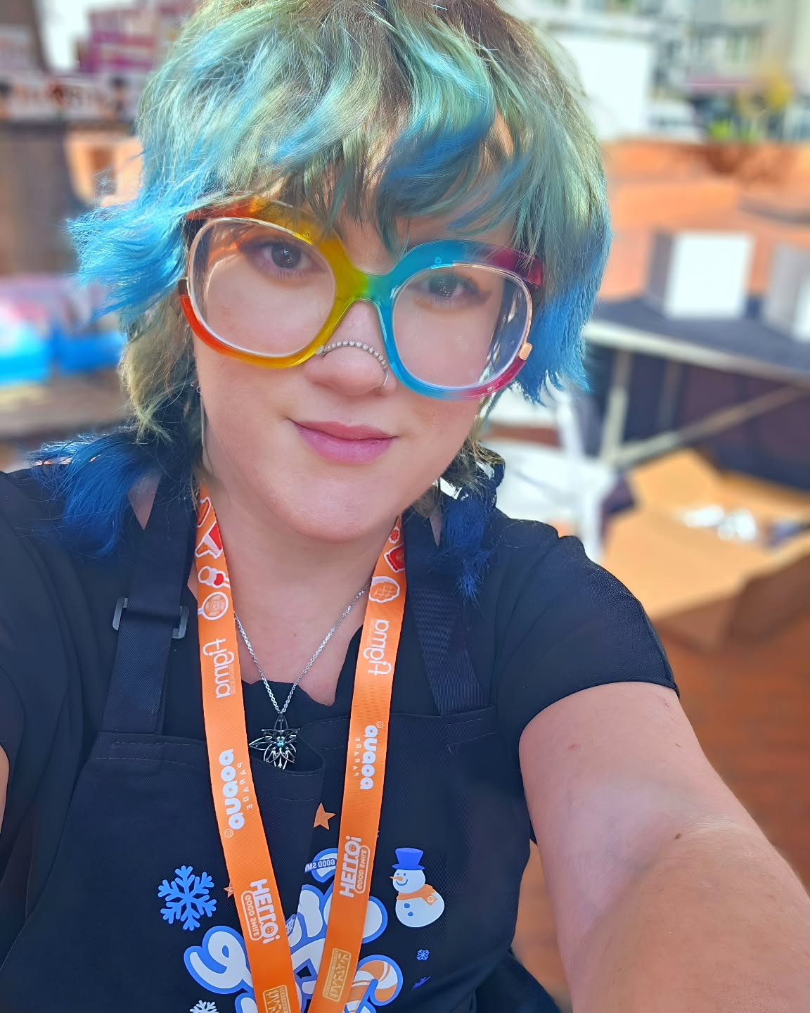 Come stop by Smile Fest at the Noguchi Plaza in little Tokyo! I'm working the Nendroid booth! Bring your Nendo's for an opportunity to take photos with different clothes and backgrounds to get free accessories for them!
#smilefest #goodsmile #nendroid ##bluehair #greenhair #glasses