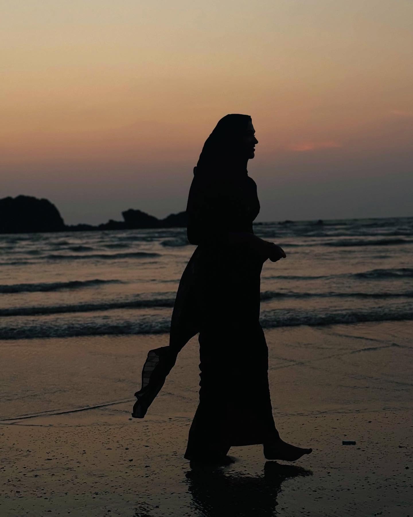 🌊⛱️🏝️🐚🫧
Swipee>>
P.C: @sadathfarhan