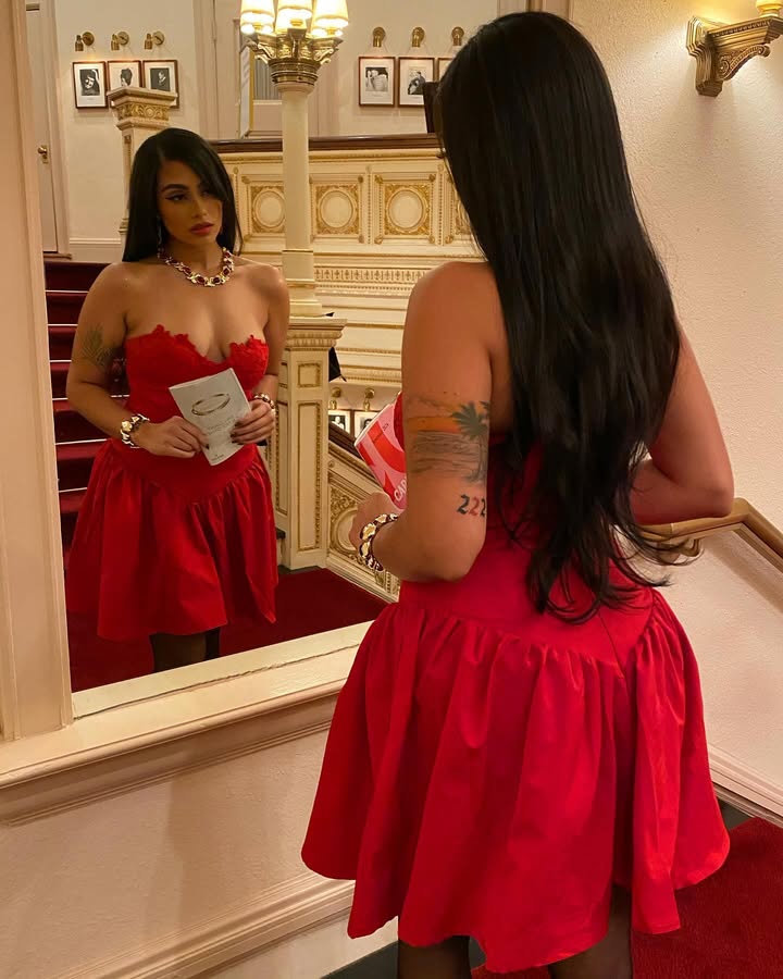 Some moments don't need words, they just feel like love❤️
.
.
#playbill #fashiontrends #misscircle #zara #nyc #orchestra #reddress #fashionjewelry #aura #explore