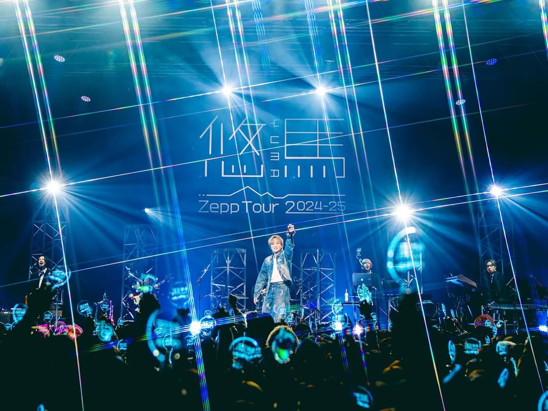 Zepp Nagoya 🕺🕺
Zepp Nagoyaに来てくださった皆様ありがとうございました!3公演目ということもあってみんなノリノリで盛り上がってくれてツアー自体のエネルギーがどんどん大きくなっていることを実感しました!改めて一緒にツアーを盛り上げてくれて本当にありがとうございます!
Nagoya公演で特に印象的だったのはやっぱりAMUGIRIのラップですね🎙️ゲスト出演で僕のLIVEを一瞬ジャックしてくれたのですが、一瞬にして会場を盛り上げてて舞台袖で感激してました🔥いつかあむさんと曲を作ってステージで歌いたいと強く思った瞬間でした!本当に来てくれてありがとう!
残り2公演、練習できる時間もたっぷりあるので気合い入れていきたいと思います💪それでは皆さん良いお年を!