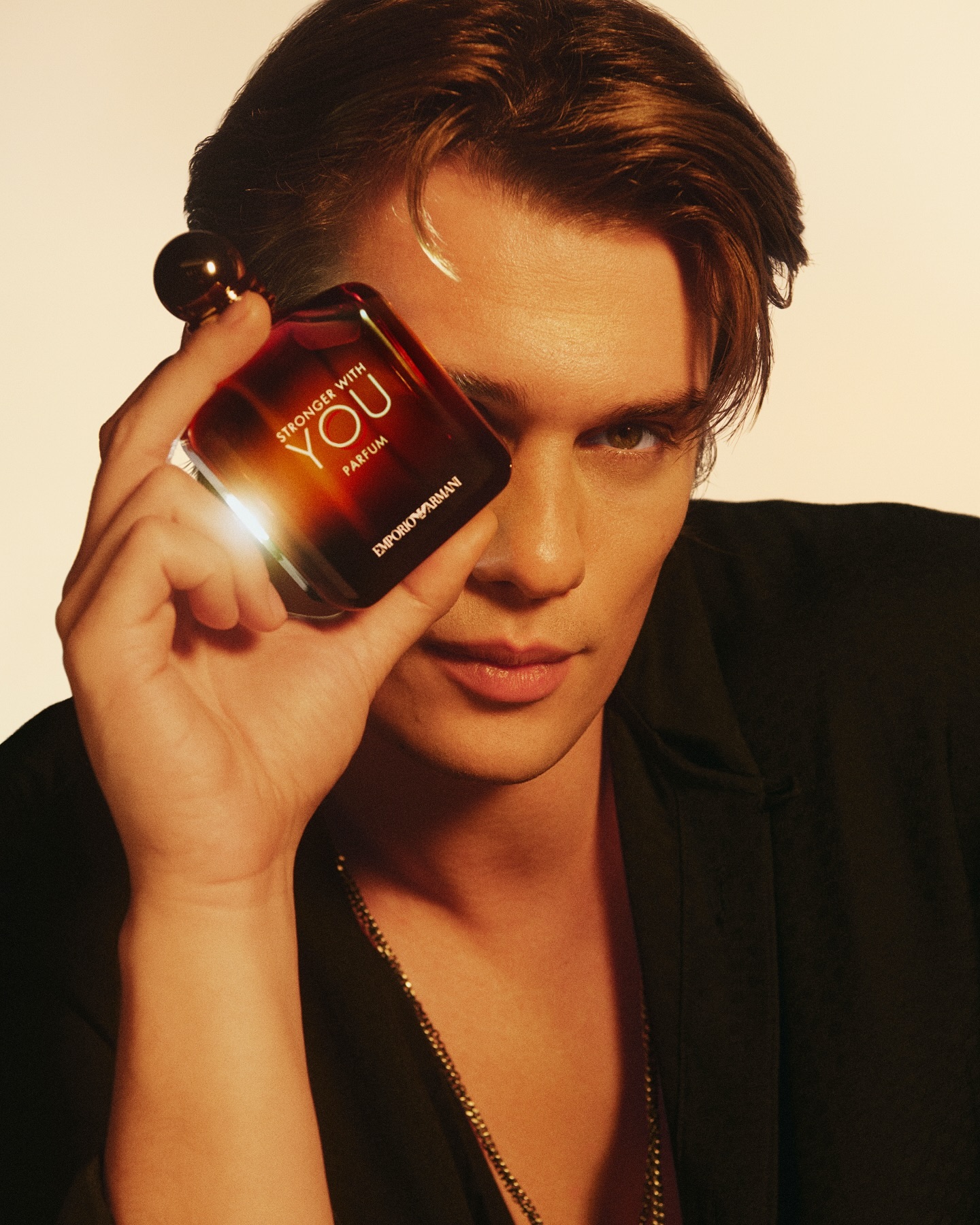 A strong start to the year with @armanibeauty and the new STRONGER WITH YOU PARFUM.
@harleyweir
@emporioarmani
#Armanibeauty #ArmaniFragrance #StrongerWithYou