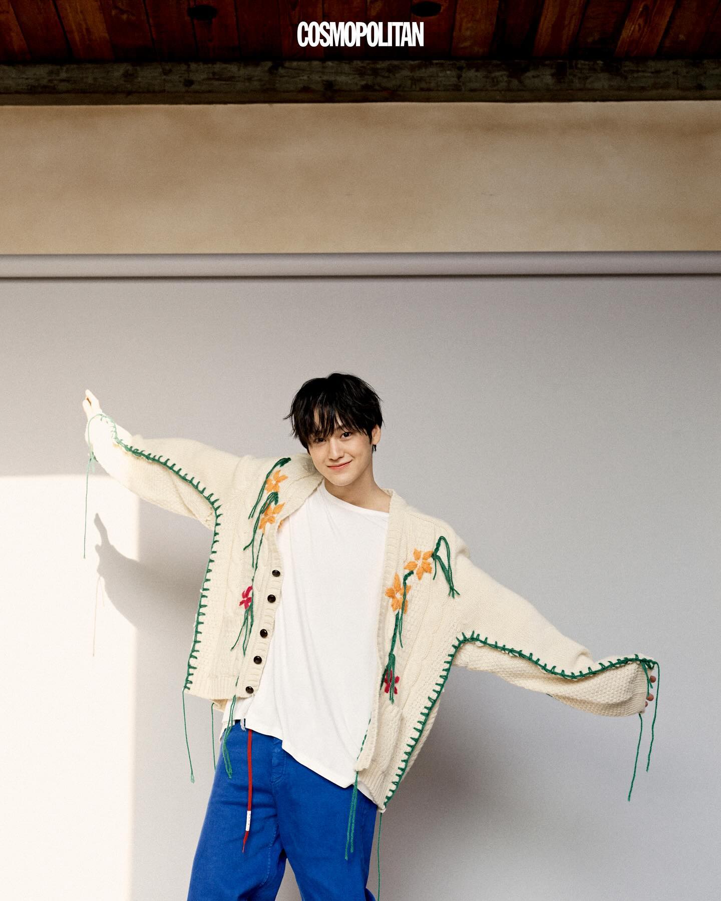 KIM BUM 스펠링이 어려워서 C.U.T.E로 외웠어요! 해를 거듭할 수록 소년미가 적립되는 배우, 단단한 신념과 꼿꼿한 프로의식으로 새로운 길을 거침없이 걸어가는 배우. 블랙홀 같은 매력 속으로 함께 빠져보아요!🖤
𝗖𝗢𝗦𝗠𝗢𝗣𝗢𝗟𝗜𝗧𝗔𝗡 𝗦𝗛𝗜𝗡𝗘 𝗞𝗜𝗠 𝗕𝗨𝗠 𝗘𝗗𝗜𝗧𝗜𝗢𝗡
✔️ 예약 판매 기간 : 2025년 1월 6일~ 1월 12일
✔️ 판매처 : 예스24, 알라딘, 덕원
Fashion Editor 전소희
Features Editor 김미나
Photographer 장기평
Hair & Makeup 정지은
Stylist 박지영
Art Designer 김지은
#코스모폴리탄샤인 #김범 #KIMBUM @k.kbeom
