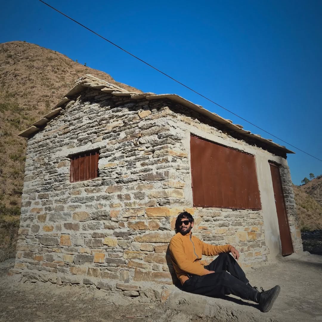 छोड़ चले जो पुराने घर अपने शहर की और अब पता चला सुकून यहीं है...❤️
#pahadi #vileg #uttarakhand #old #treval #hillstation #prinda #artist