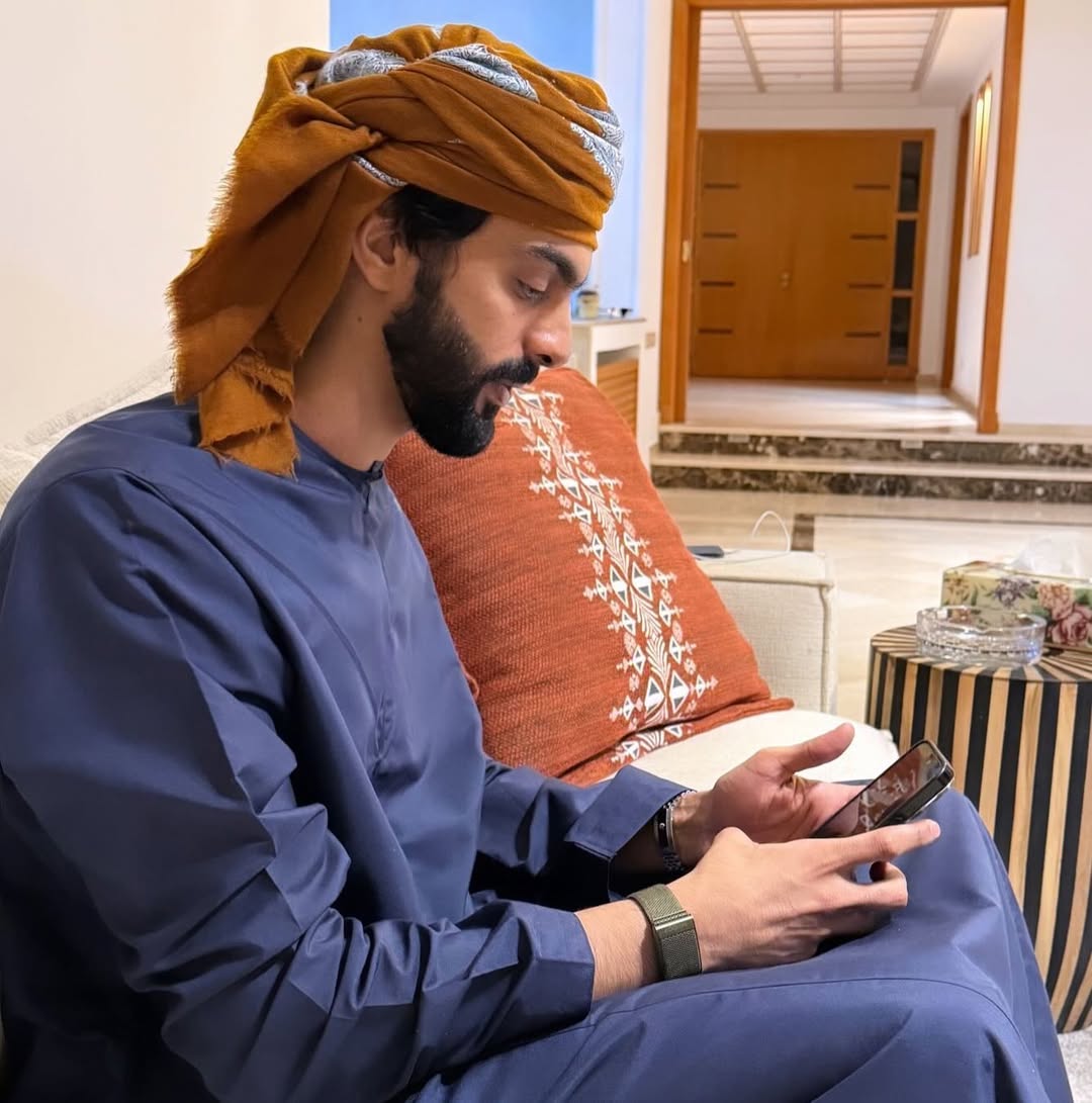 .
أشياء يا كثرها ... كنت اتمـناهـا
والحين ماعاد تسوى شي في عيني .