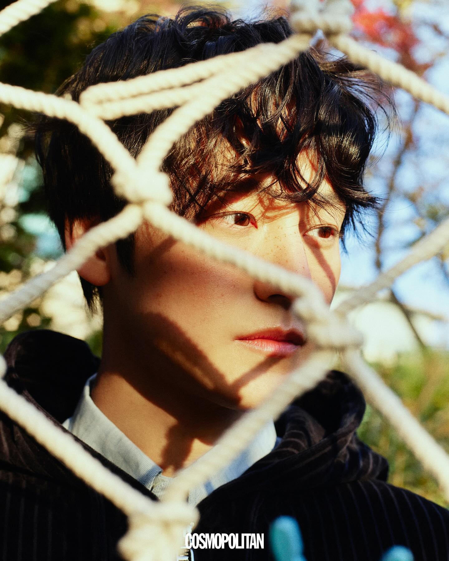 혹시 김범의 시간은 거꾸로 가나요?
서사 가득한 소년의 눈빛에 빠져든다✨ 오늘은 예판 마지막 날! 정점을 찍은 비주얼을 담아낸 코스모 샤인 김범 에디션, 구매하러 고고!🏃🏻♀️
𝗖𝗢𝗦𝗠𝗢𝗣𝗢𝗟𝗜𝗧𝗔𝗡 𝗦𝗛𝗜𝗡𝗘 𝗞𝗜𝗠 𝗕𝗨𝗠 𝗘𝗗𝗜𝗧𝗜𝗢𝗡
✔️ 예약 판매 기간 : 2025년 1월 6일~ 1월 12일
✔️ 판매처 : 예스24, 알라딘, 덕원
Fashion Editor 전소희
Features Editor 김미나
Photographer 장기평
Hair & Makeup 정지은
Stylist 박지영
Art Designer 김지은
#코스모폴리탄샤인 #김범 #KIMBUM @k.kbeom