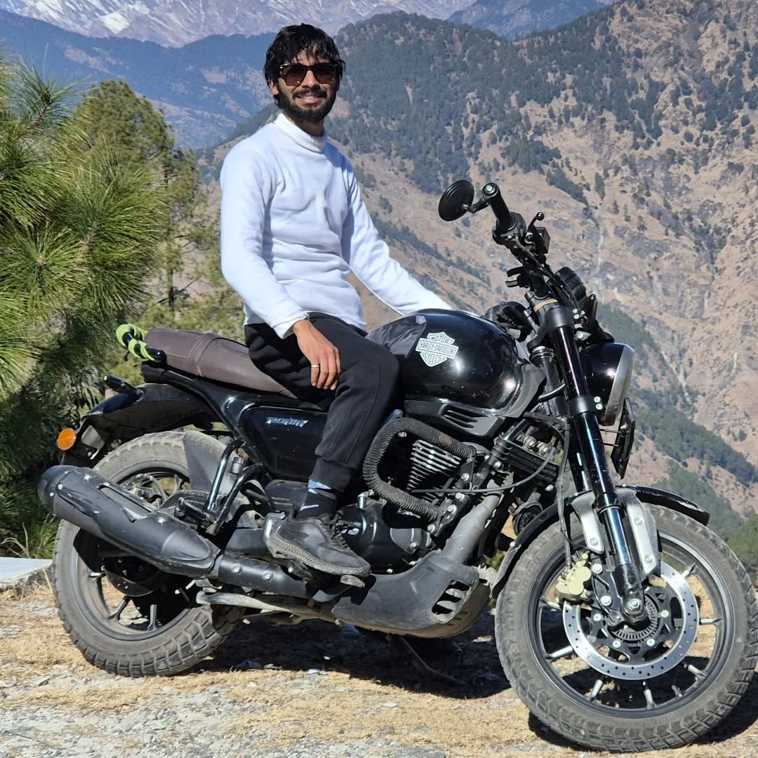 किसी ने सच ही कहा है मंज़िल से ज्यादा मज़ा सफ़र का होता है बस फिर क्या सफ़र के मज़े लेते हुए और कुछ तस्वीरें कैद करते हुए निकल पड़े आगे की और नज़ारा बेहद खूबसूरत था ♥️
#himalaya #darshan #bike #rider #photooftheday #uttarakhand #trevel #safar #mazil #musafir #ghumakkad #ladka #instagram #facebook #twitter #youtube #rajansagar #rajanpercussionist