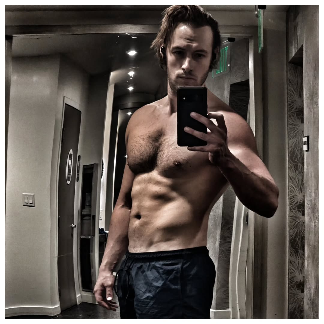 The holidays kicked my ass this year... time to get back to this. #instafit