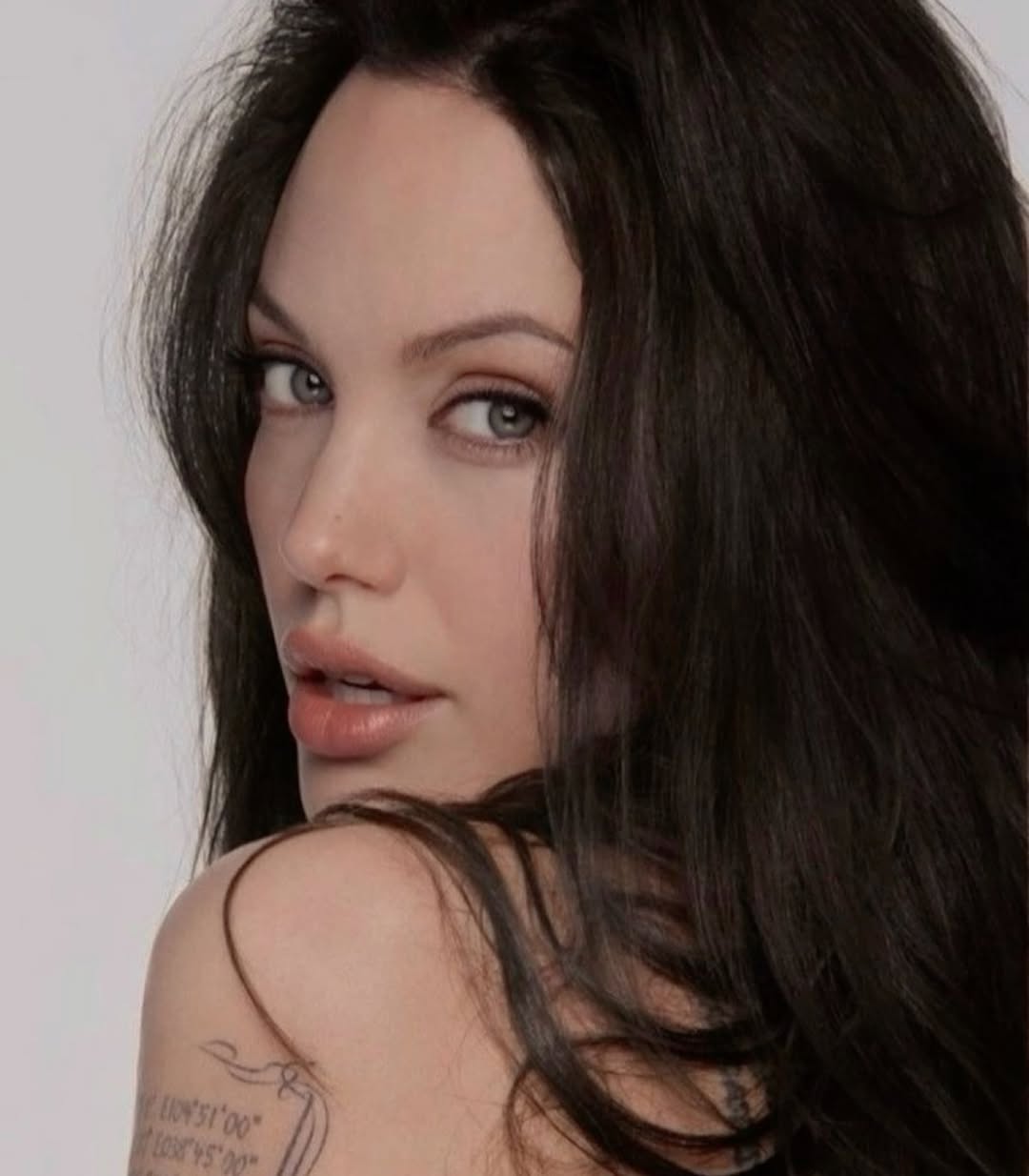 Angelina Jolie 😍🔥
Let’s support my page🥺🙏🏻❤️
Follow👉 @angelina.jolie.fan.page.__
.
#angelinajolie #angelinalove #angelinajoliefans #angelinajolievideo #angelinajoliequeen #angelinajoliesexy #angelinajoliephoto #angelinajoliehot #angelinajolielips #angelinajolieeyes #angelinajolieofficial #angelinajoliefanpage #angelinajoliestyle #angelinajoliefan #angelinajolieteam #angelinajolieyoung #angelinajoliemovies #angelinajolietattoo #angelinajoliebradpitt #braddpitt #angelinapitt #angelinapittjolie #angelinajolieedits #angelinajolieph #angelinajoliequotes #angelinajolieaddictz #angelinajoliemakeup #angelinajoliehotandsexy #angelinacruz #angelinajolie90s