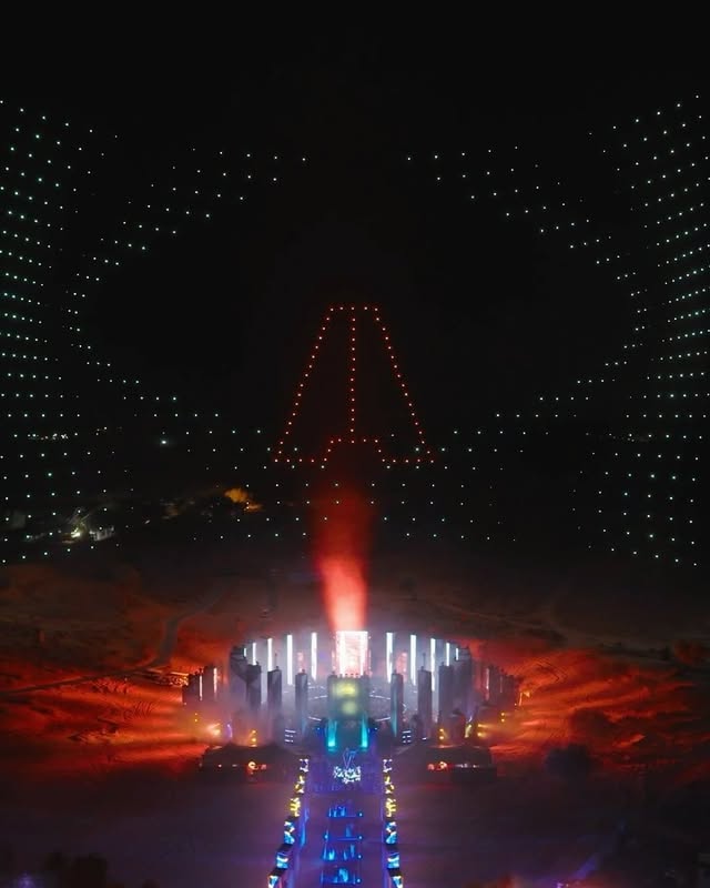 I present you Pillars Of Creation
A couple of months ago I had the opportunity to test a brand new concept called Pillars Of Creation, recorded live in the stunning desert dunes of Ras Al Khaimah with nearly 800 drones lighting up the night sky and towering LED-lit pillars surrounding the stage.
You can find the full set over on my YouTube channel 🔥 It’s a different set from my usual, so let me know what you think of it 👇