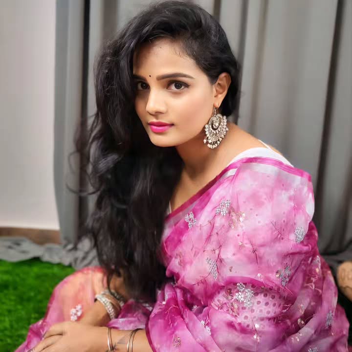 There is beauty in simplicity...✨️💗🩷💖
.
.
.
#kannadasongs #kannadathi💛❤️ #fyb #foryou #explorepage